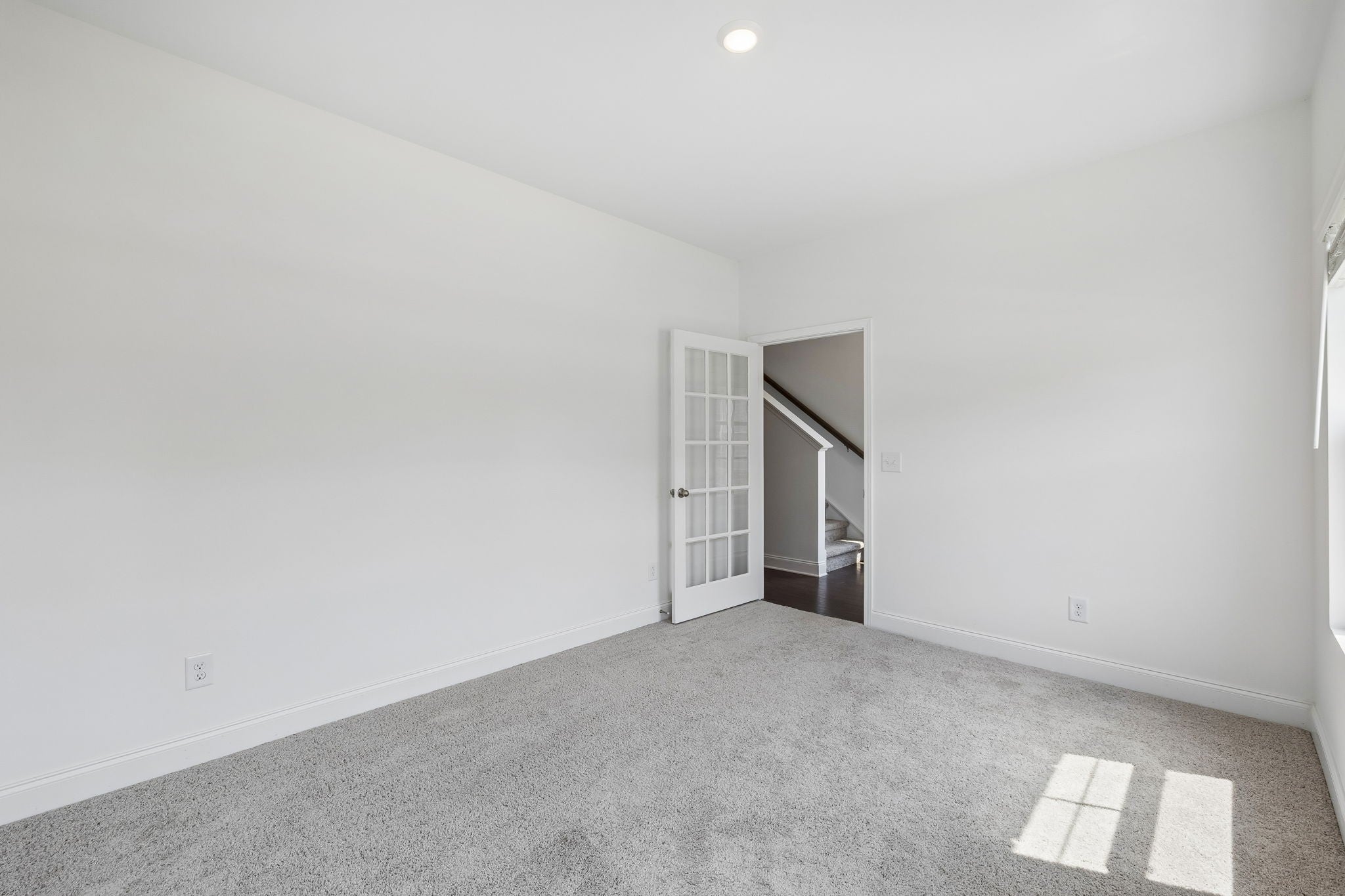 977 Nance Ln