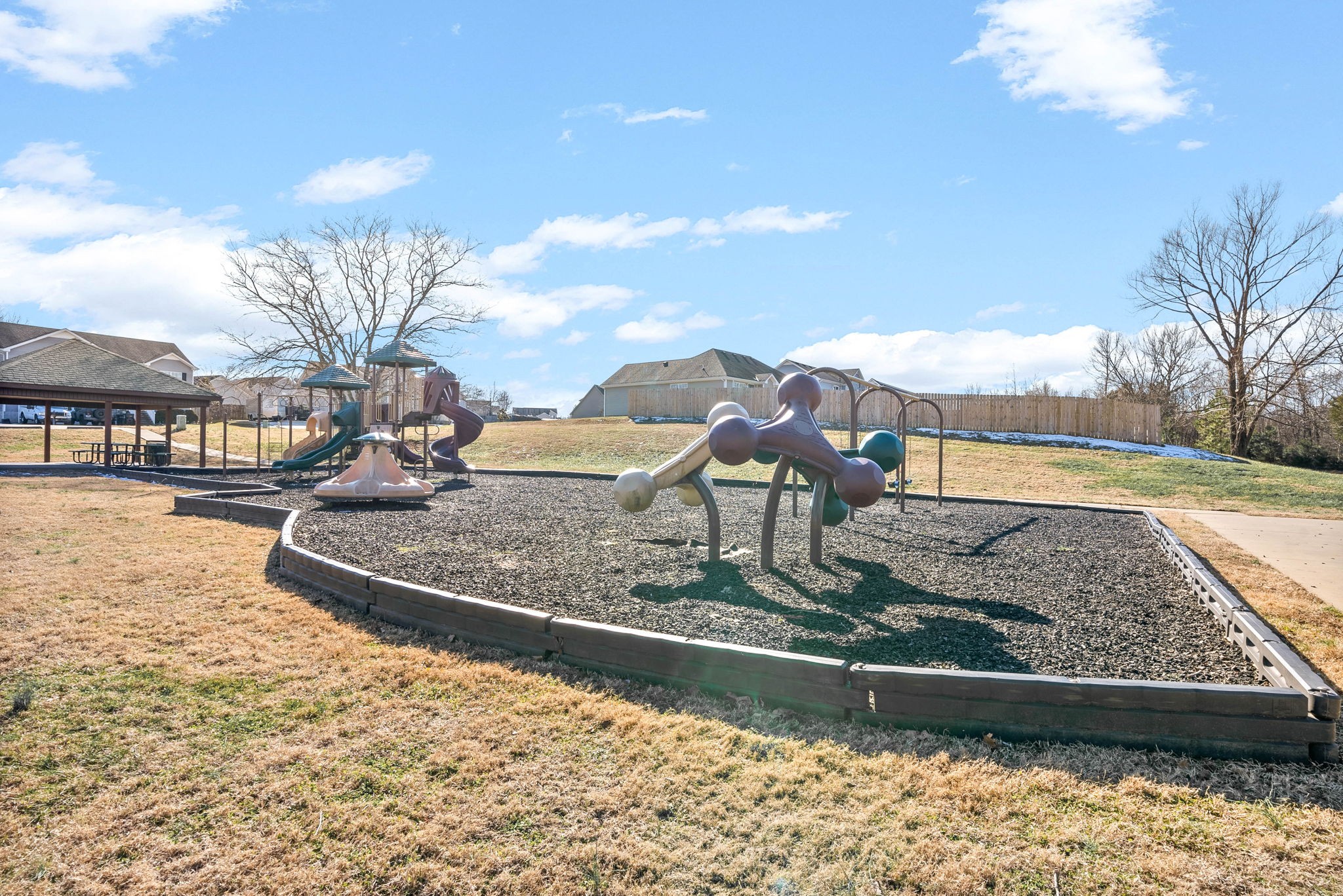 Clarksville, Tennessee 37042, United States, 4 Bedrooms Bedrooms, ,3 BathroomsBathrooms,Residential,Pending,18409