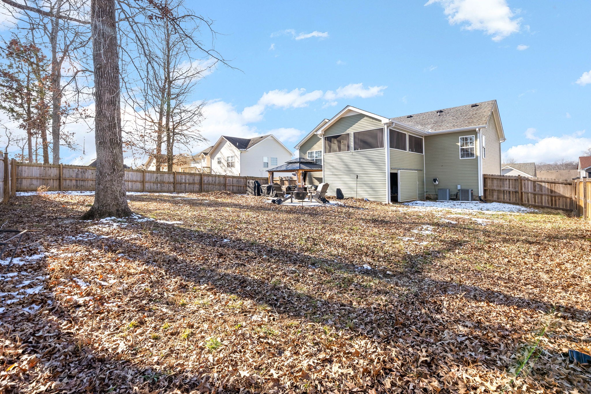 Clarksville, Tennessee 37042, United States, 4 Bedrooms Bedrooms, ,3 BathroomsBathrooms,Residential,Pending,18409