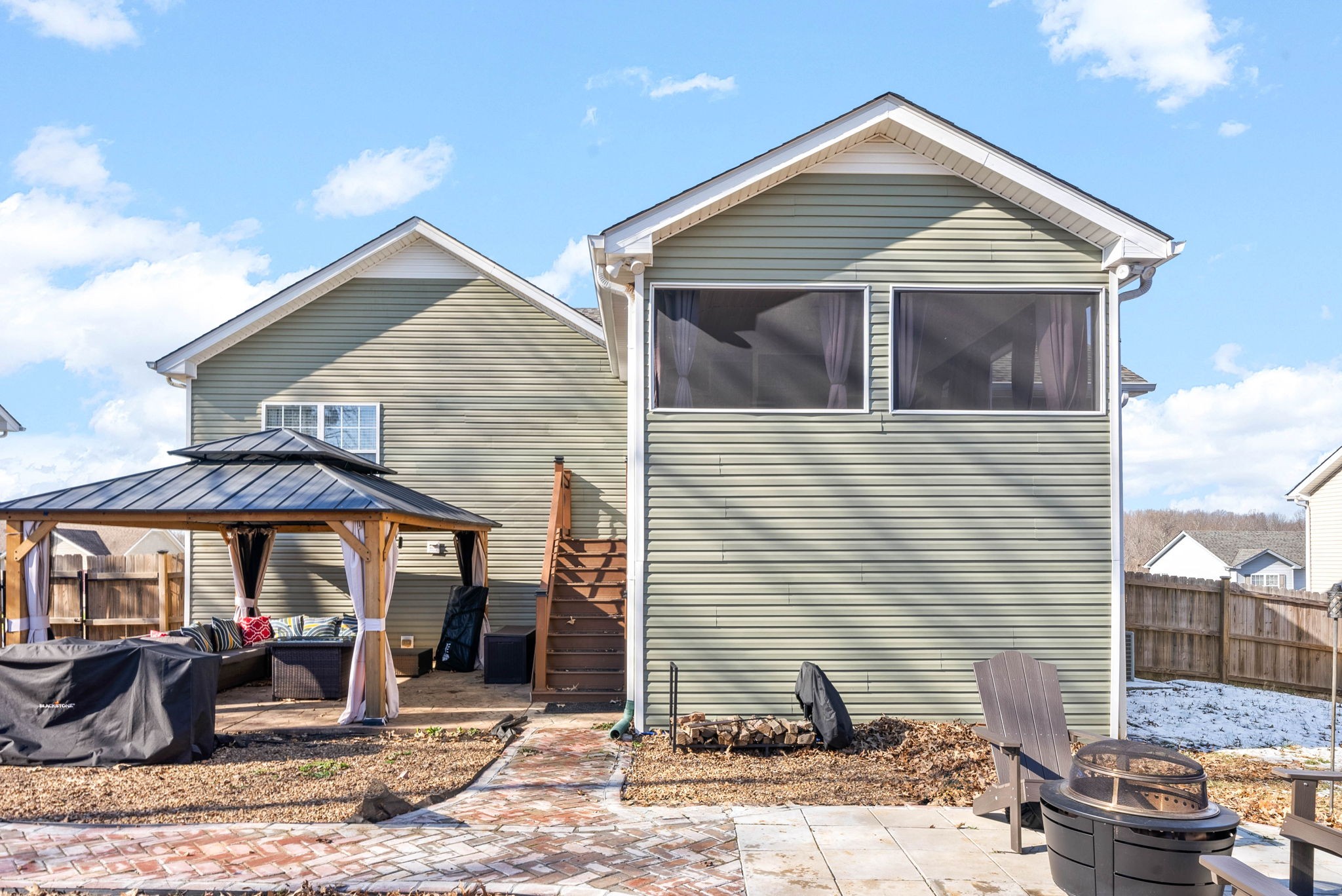 Clarksville, Tennessee 37042, United States, 4 Bedrooms Bedrooms, ,3 BathroomsBathrooms,Residential,Pending,18409