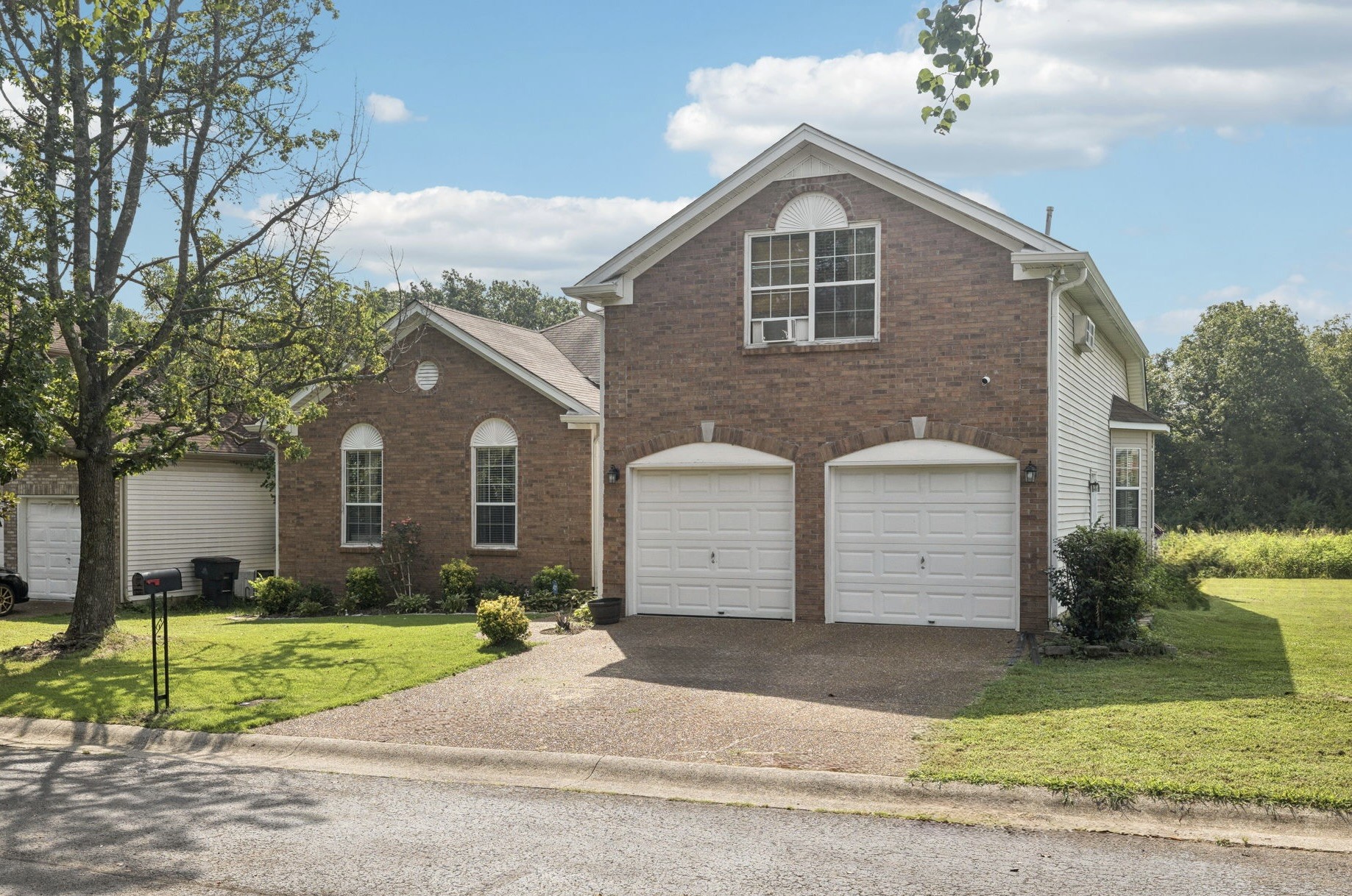 921 Forest Pointe Ln