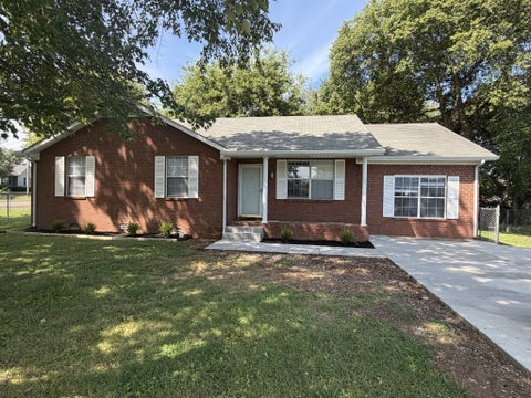 Photo of 301 Summer Dr, Smyrna, TN 37167 (MLS # 3596419)