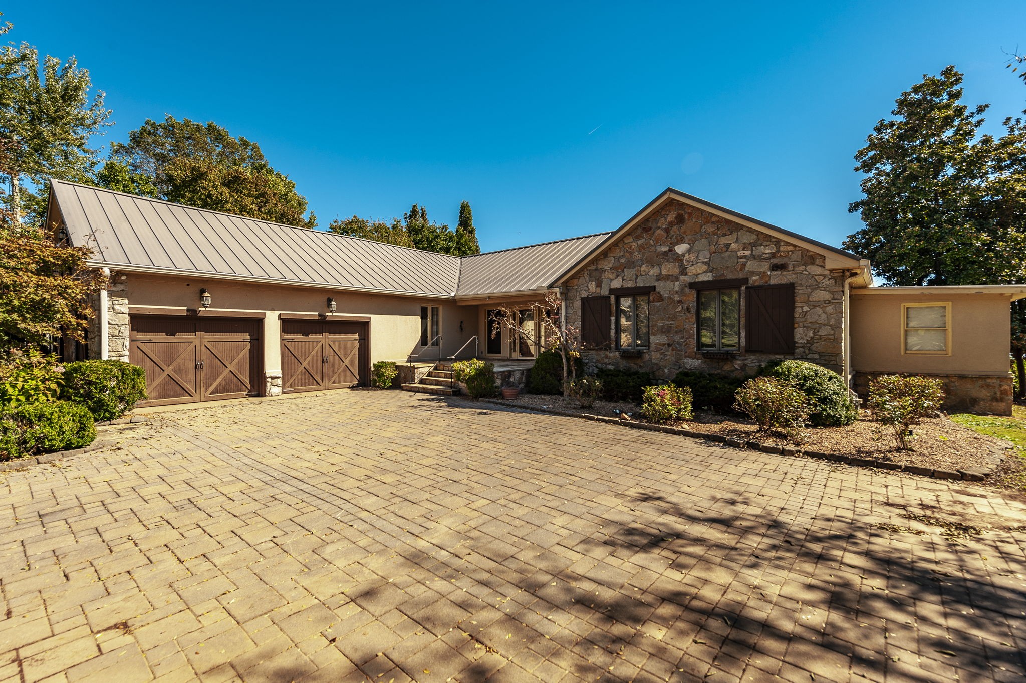 102 Bluegrass Cir