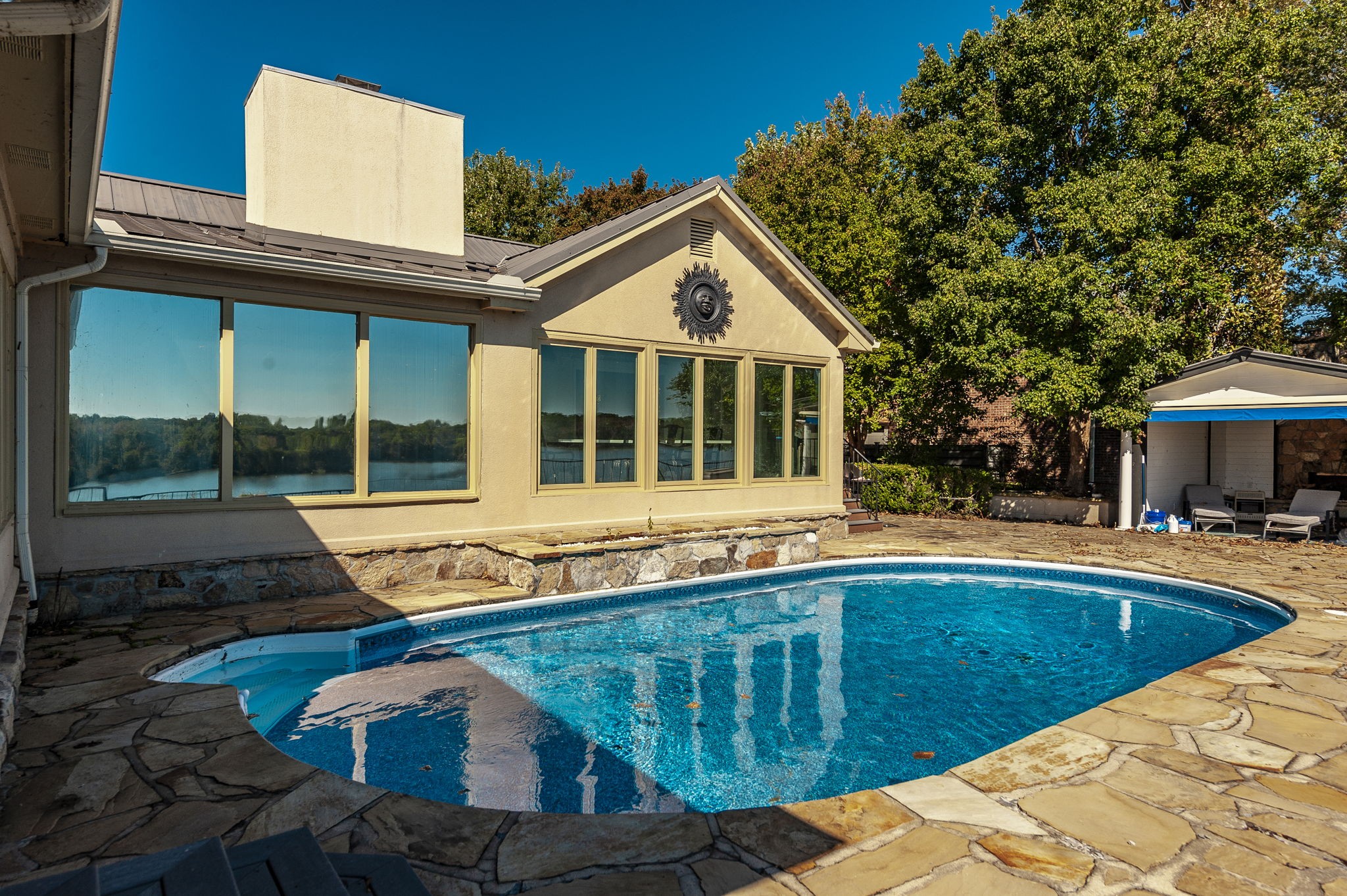 102 Bluegrass Cir