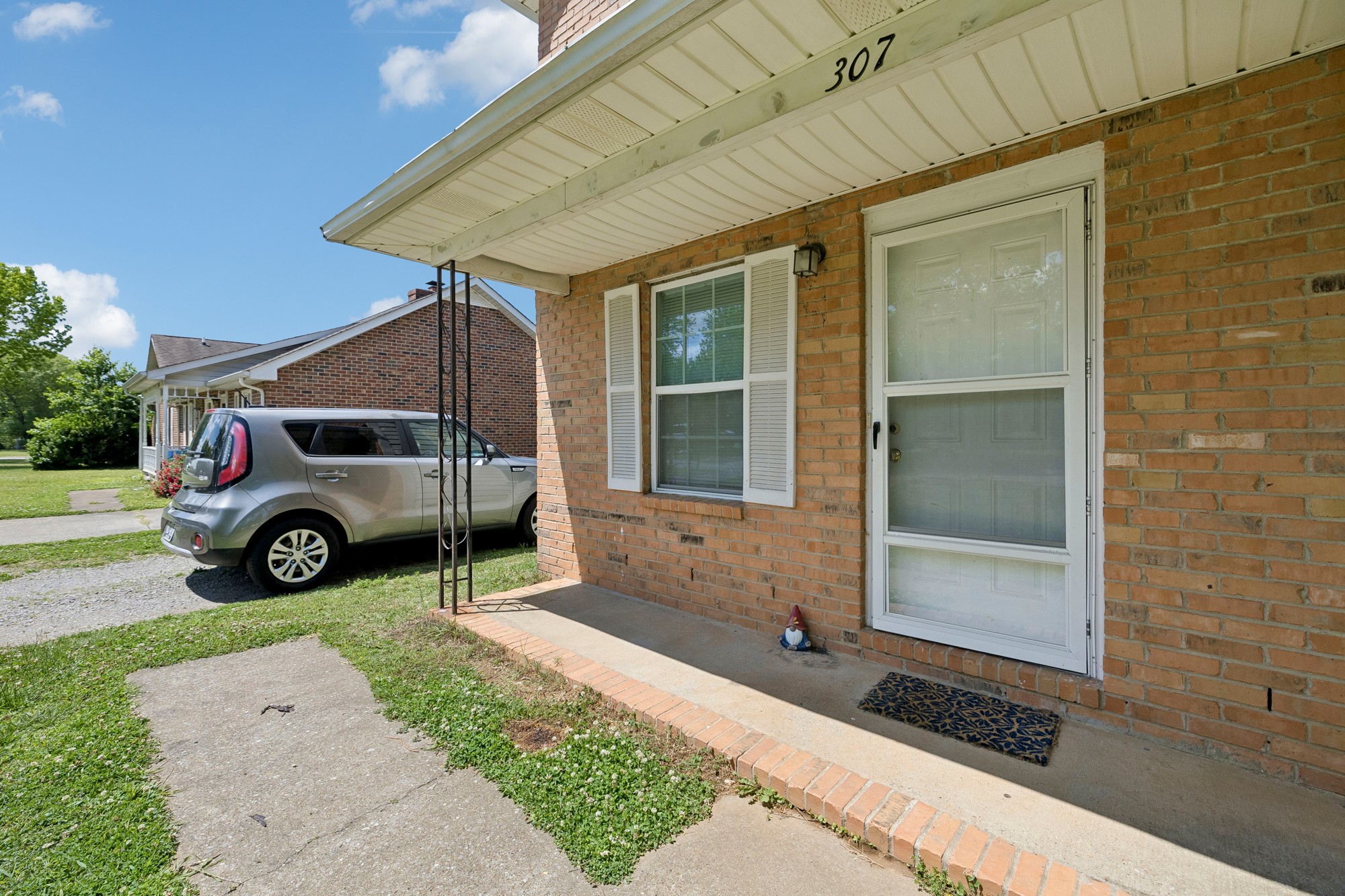 307 Lilly Ln