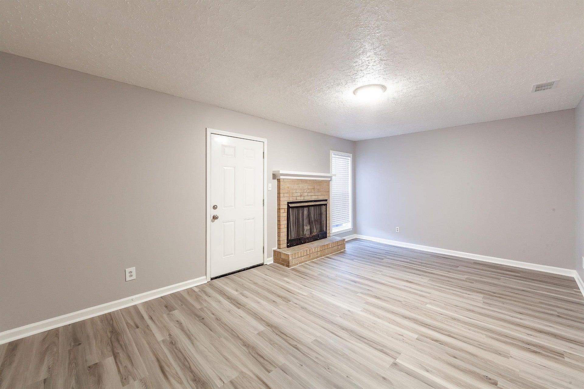 40 Carolane Dr