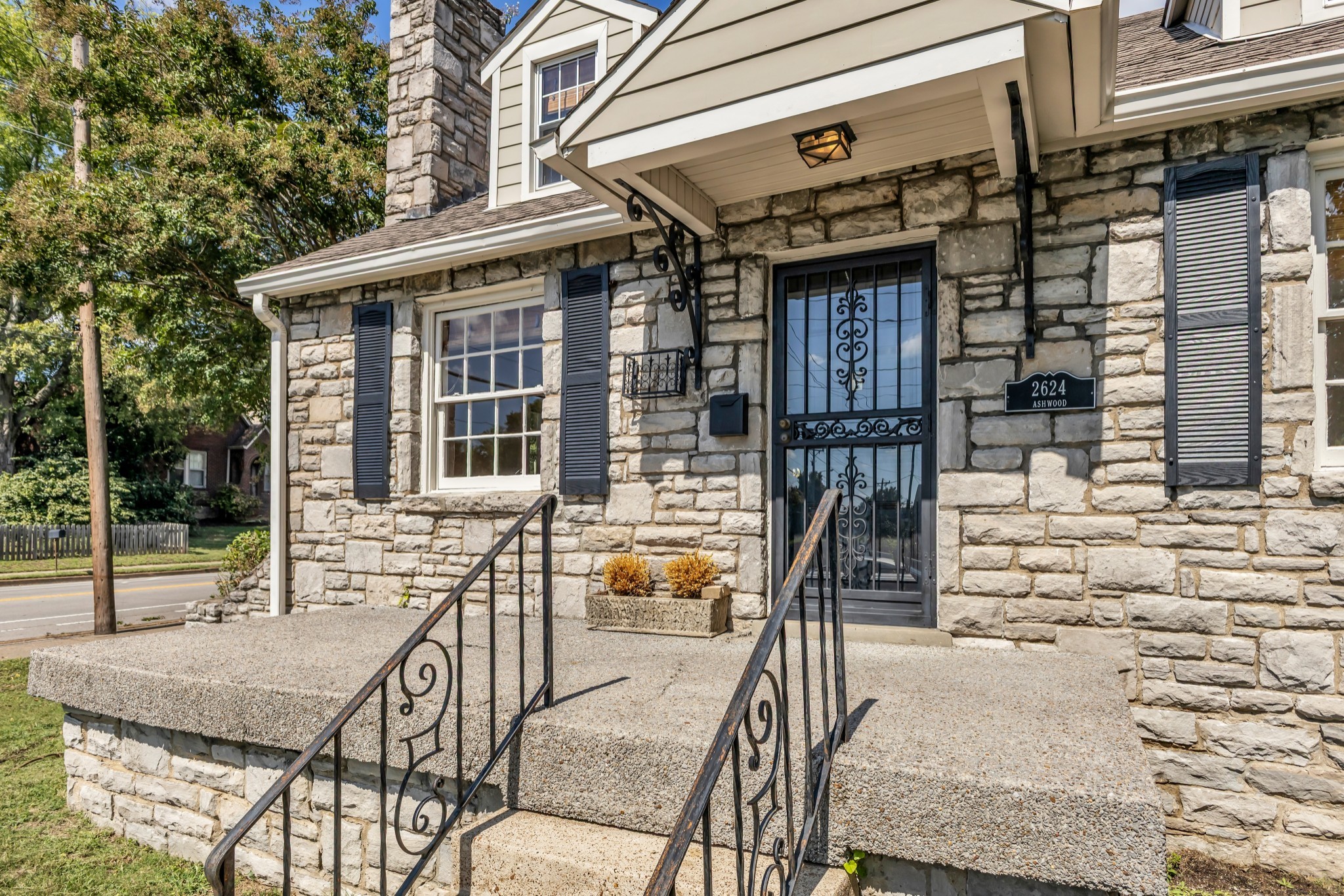 2624 Ashwood Ave
