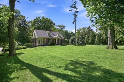 Photo of 419 Lynnwood Blvd, Nashville, TN 37205 (MLS # 3287563)
