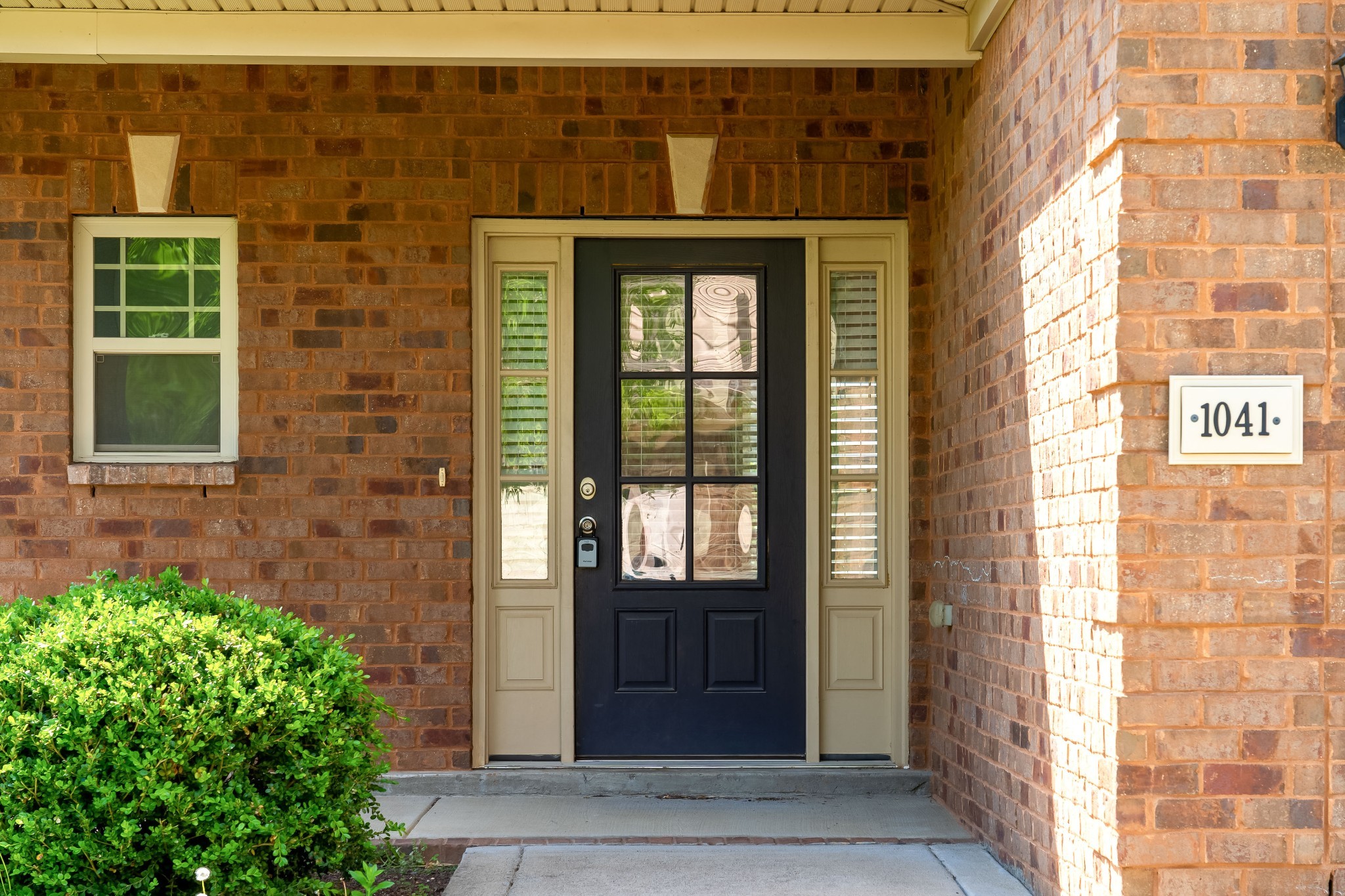 1041 E Sagewood Dr