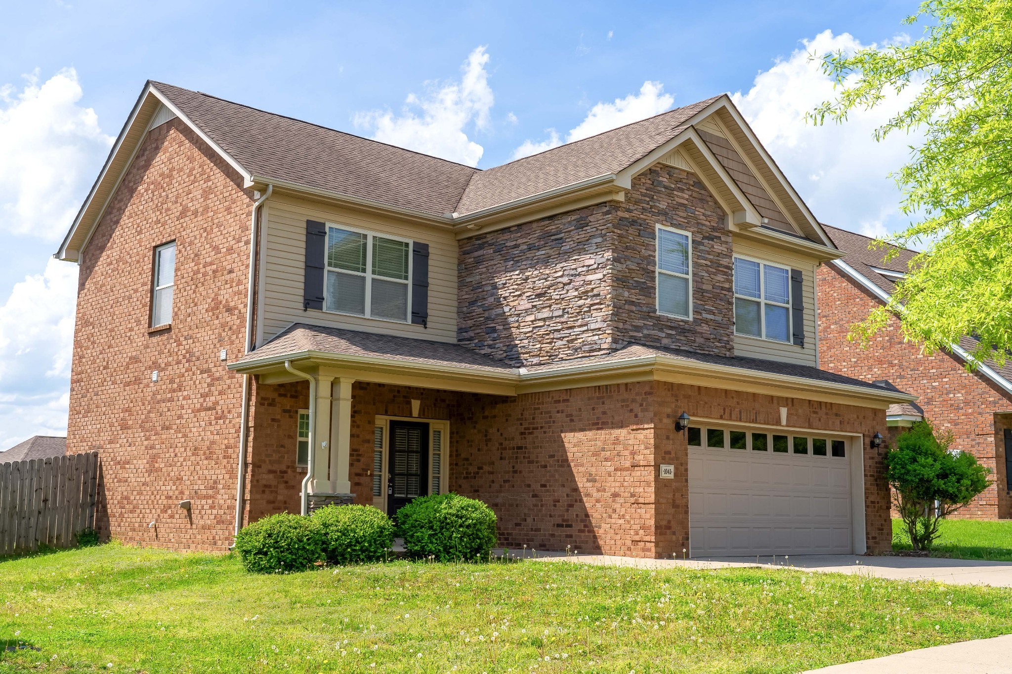 1041 E Sagewood Dr