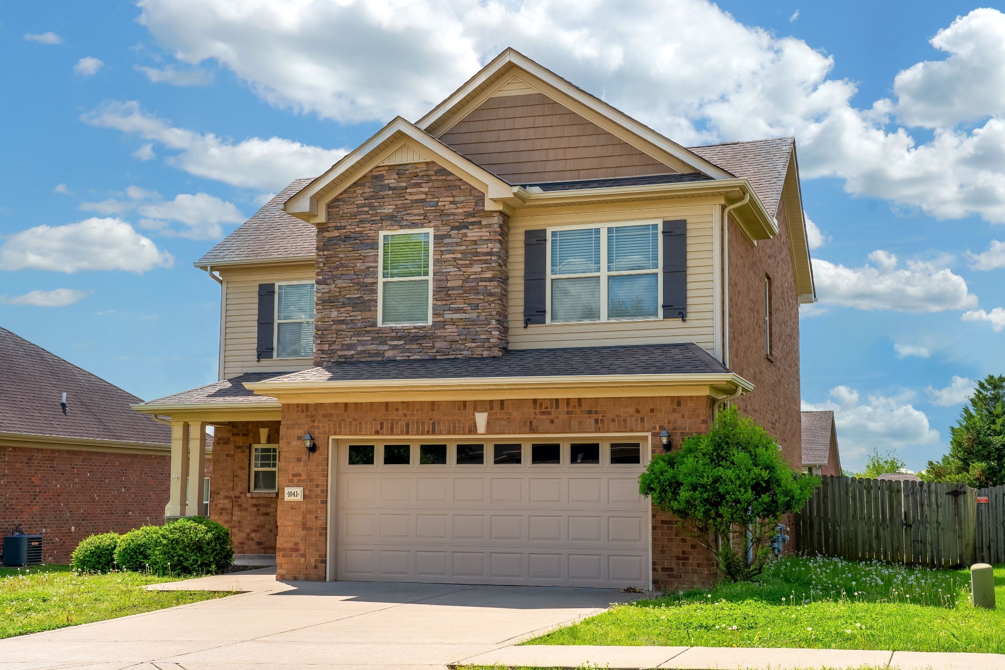 1041 E Sagewood Dr