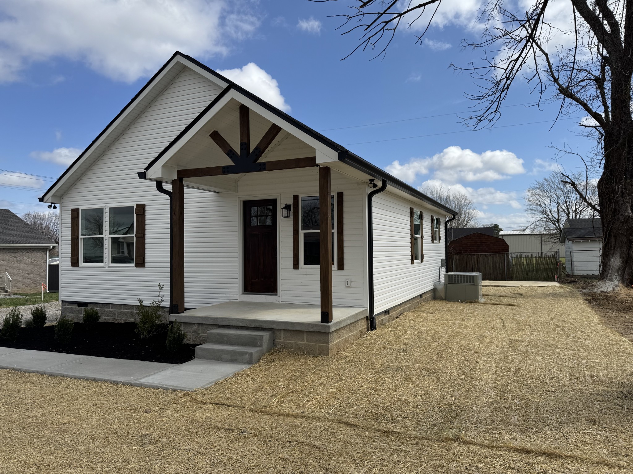 706 Courthouse View St