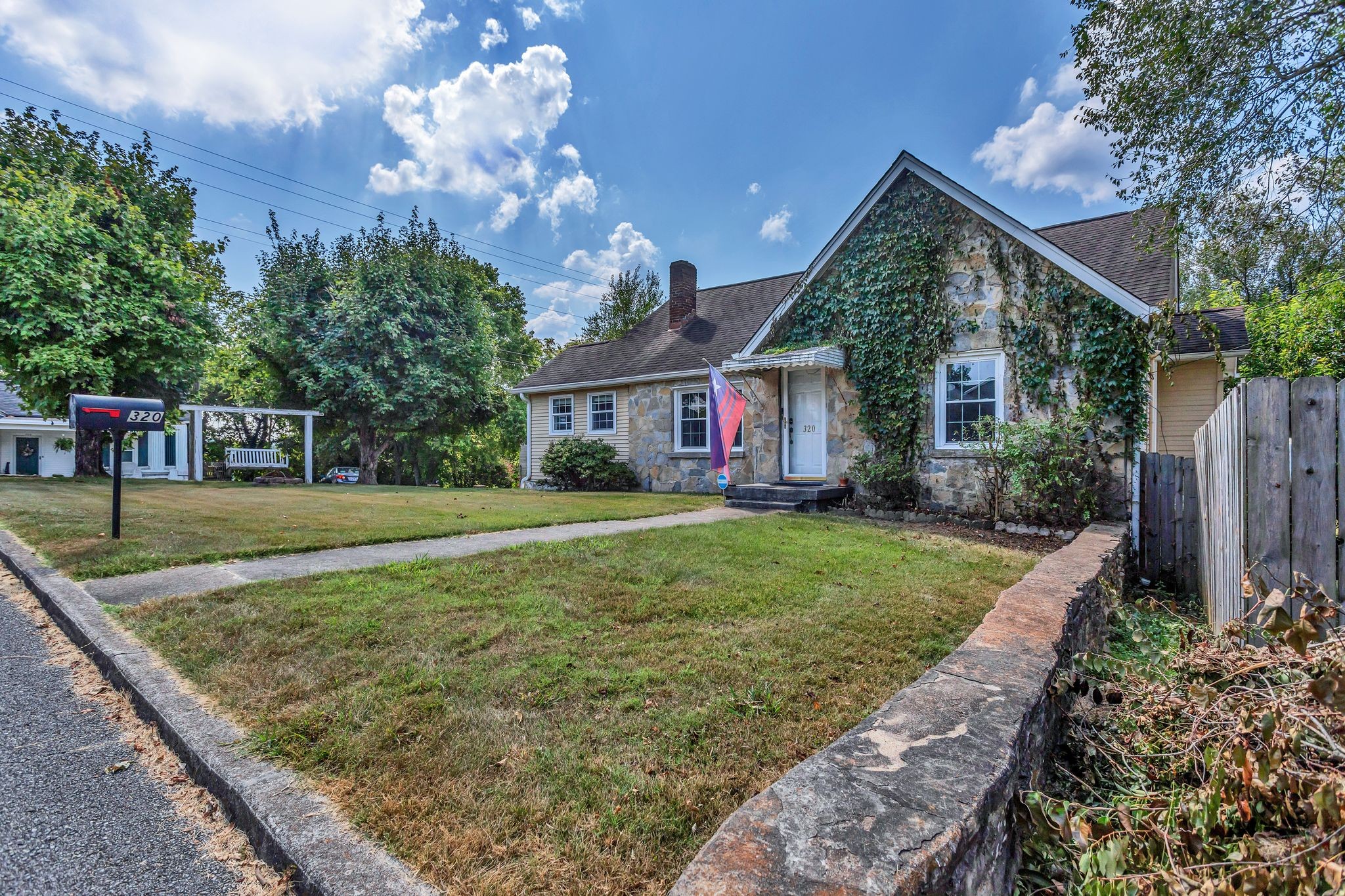 320 8th Ave