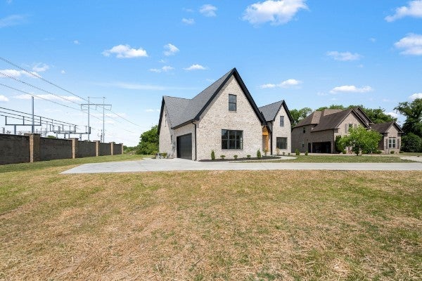 2338 Thad Ct