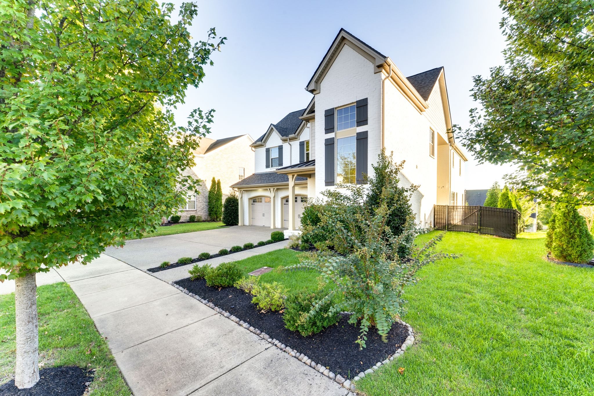 5025 Laughing Brook Ln