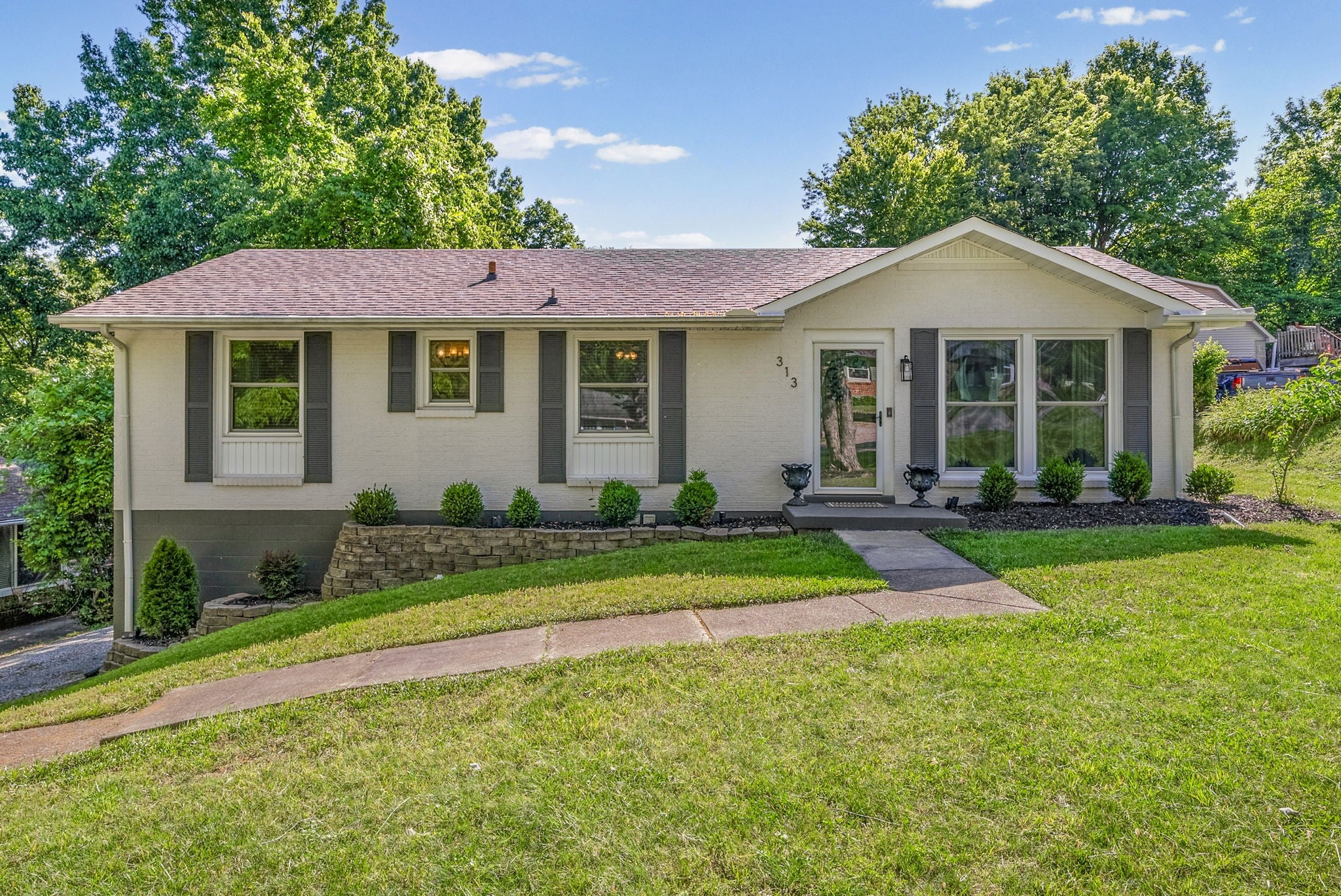 313 Hilldale Ln