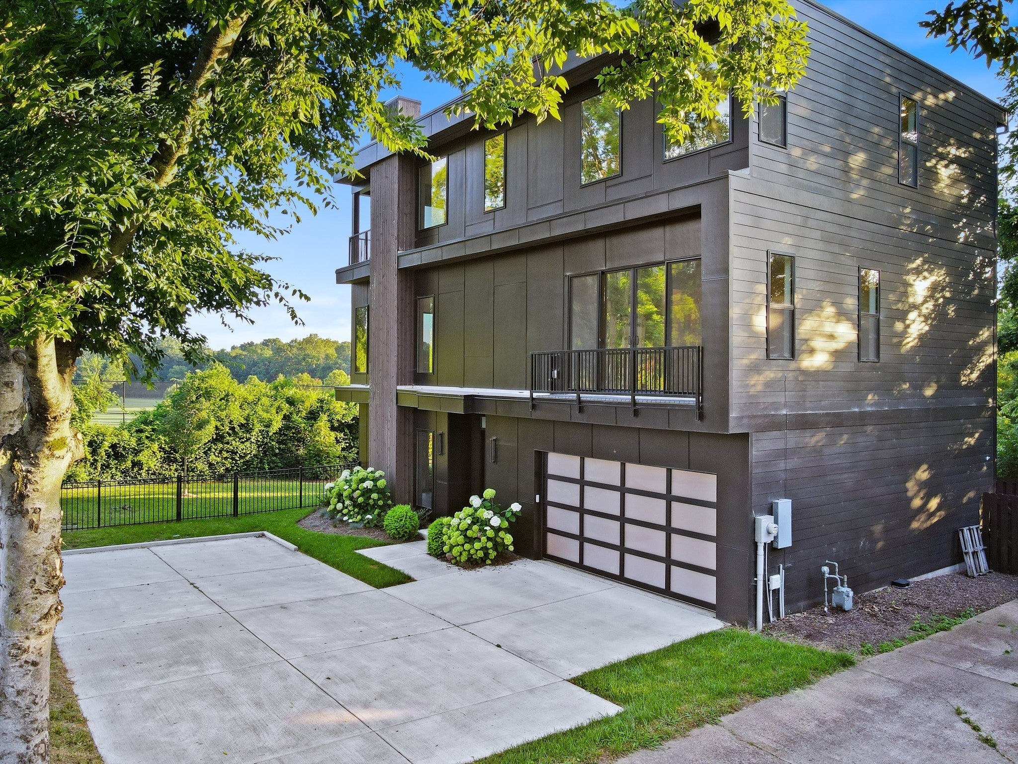 4-bed home for sale in Nashville, TN 37209, 189 53rd Ave N 189 53rd Ave N, Nashville TN 37209 4-bed home, photo 4 of 51