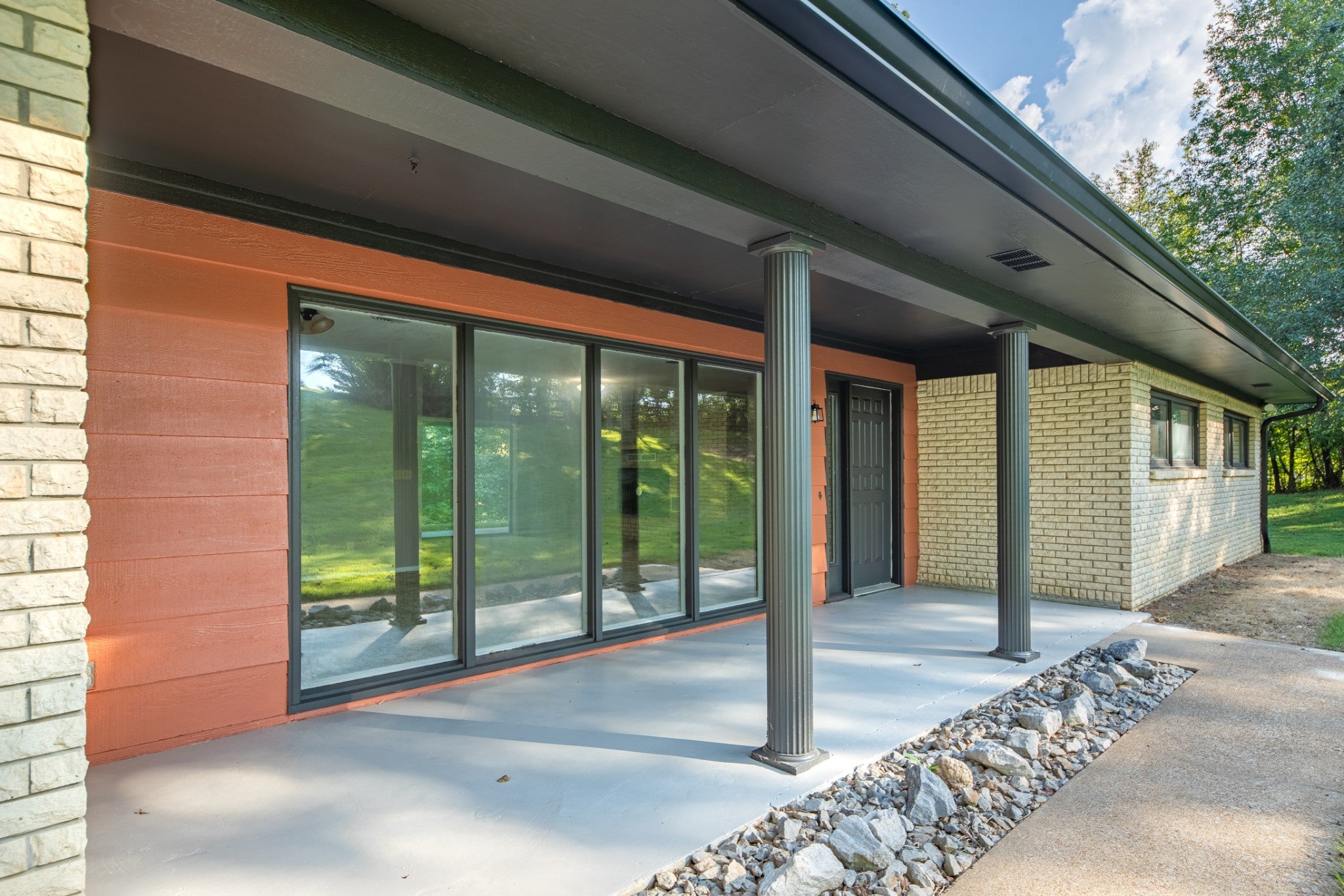 301 Sanford Ln