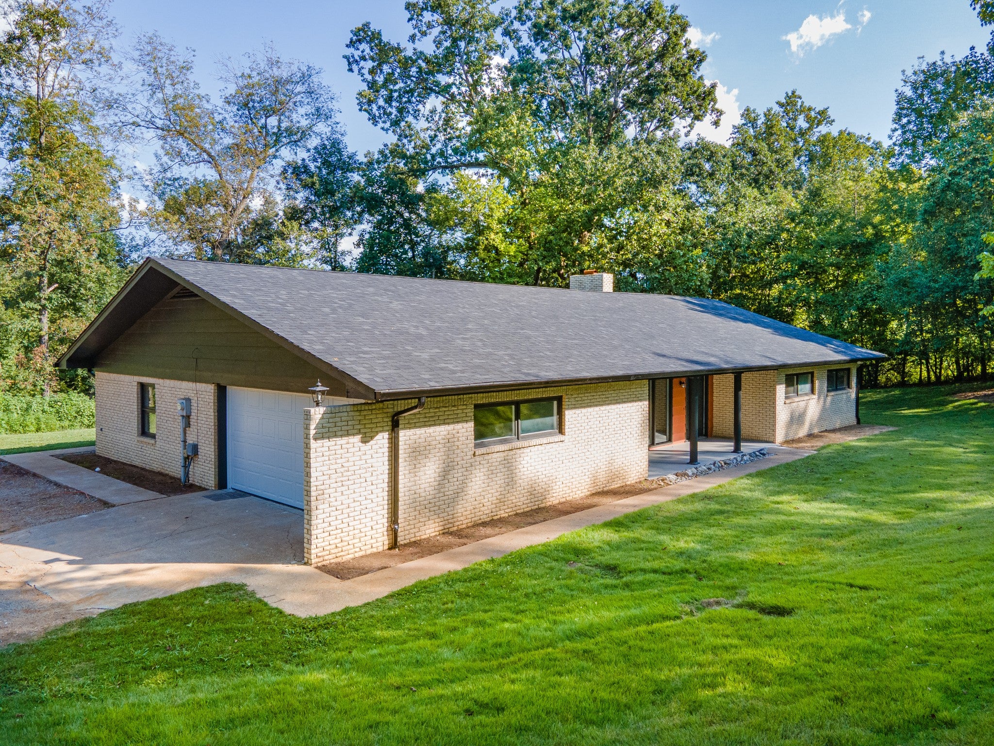 301 Sanford Ln