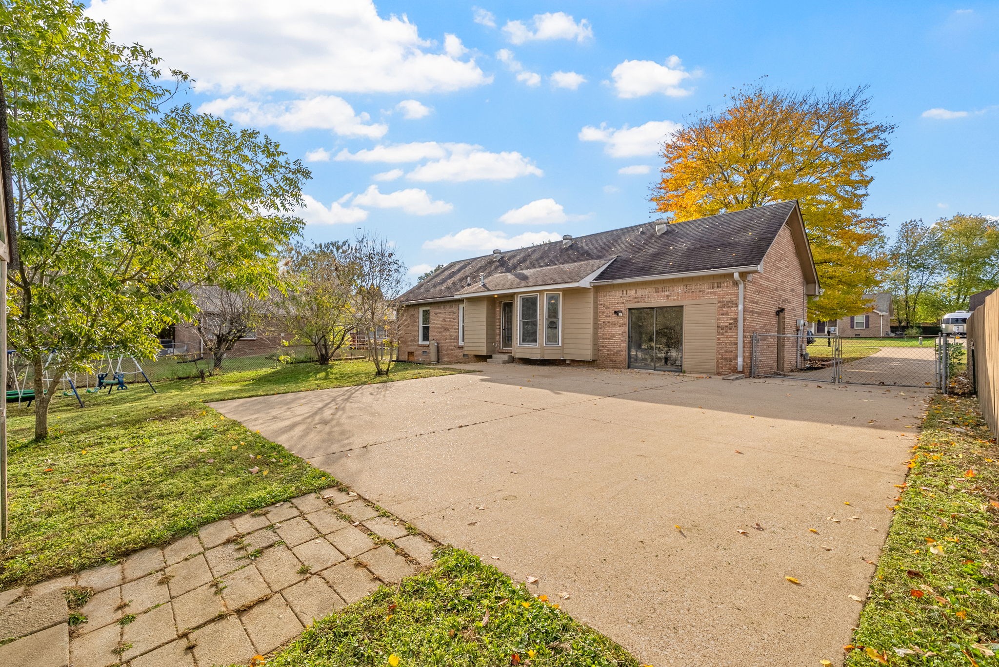 Clarksville, Tennessee 37042, United States, 3 Bedrooms Bedrooms, ,2 BathroomsBathrooms,Residential,Active,240252