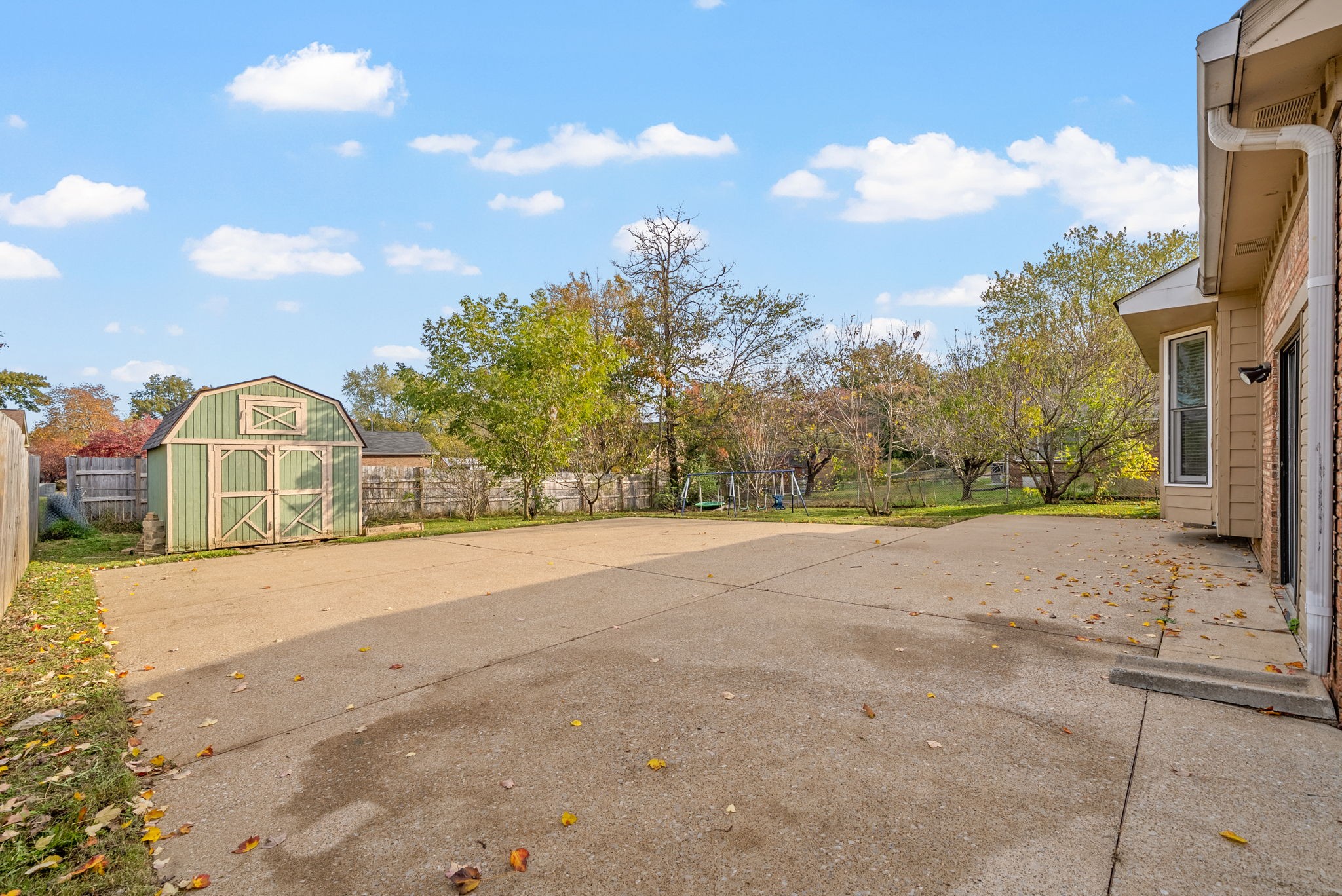 Clarksville, Tennessee 37042, United States, 3 Bedrooms Bedrooms, ,2 BathroomsBathrooms,Residential,Active,240252