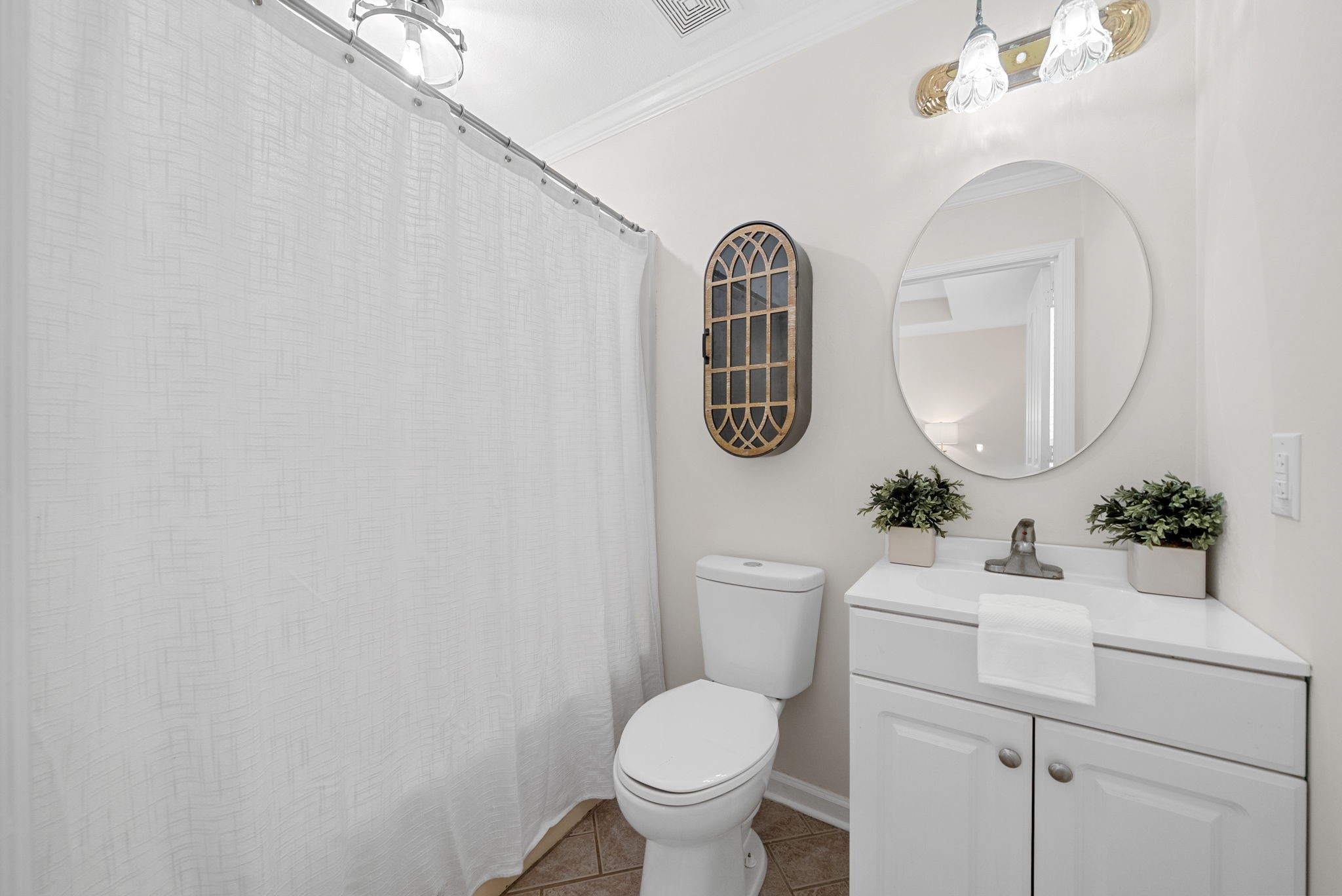 Clarksville, Tennessee 37042, United States, 3 Bedrooms Bedrooms, ,2 BathroomsBathrooms,Residential,Active,240252