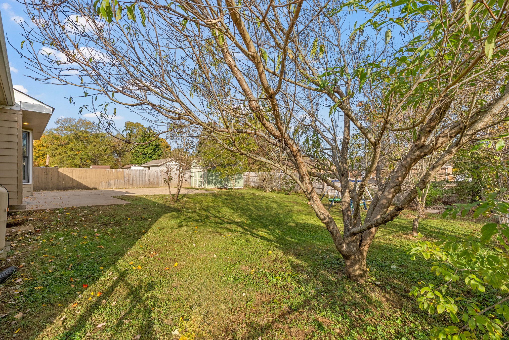 Clarksville, Tennessee 37042, United States, 3 Bedrooms Bedrooms, ,2 BathroomsBathrooms,Residential,Active,240252