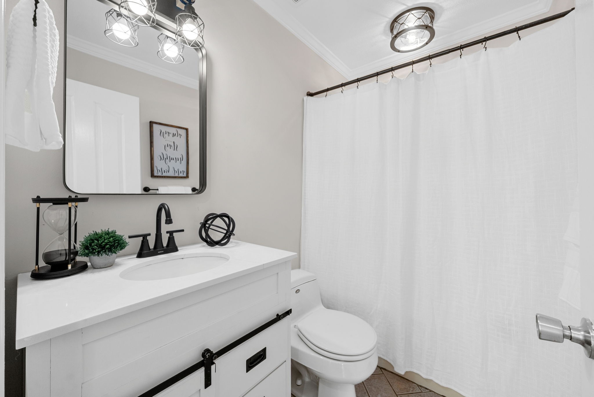 Clarksville, Tennessee 37042, United States, 3 Bedrooms Bedrooms, ,2 BathroomsBathrooms,Residential,Active,240252