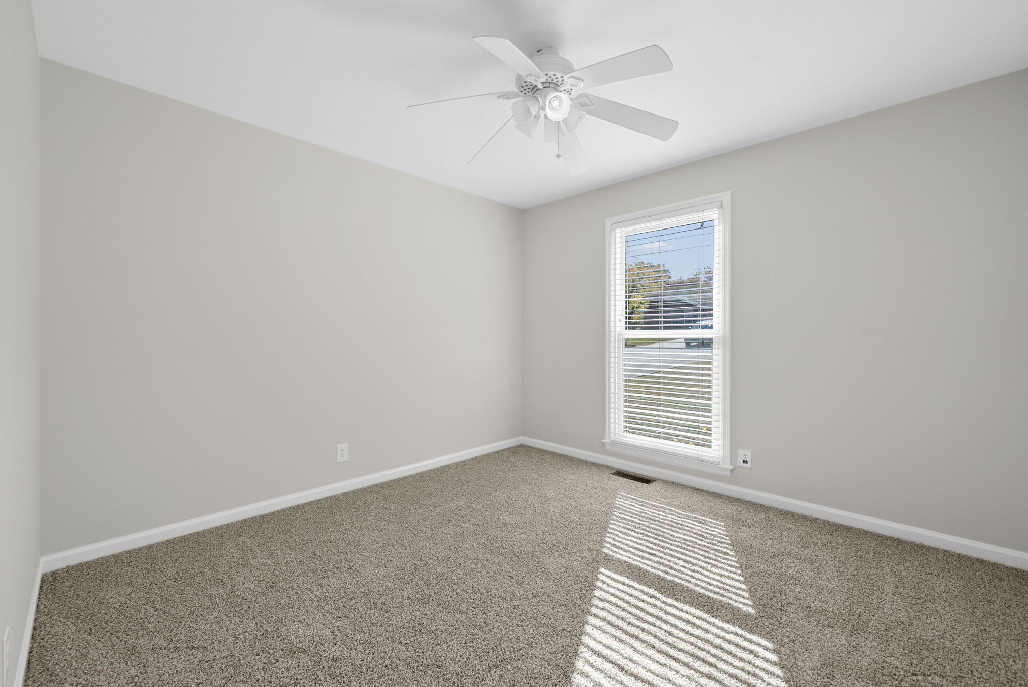 Clarksville, Tennessee 37042, United States, 3 Bedrooms Bedrooms, ,2 BathroomsBathrooms,Residential,Active,240252