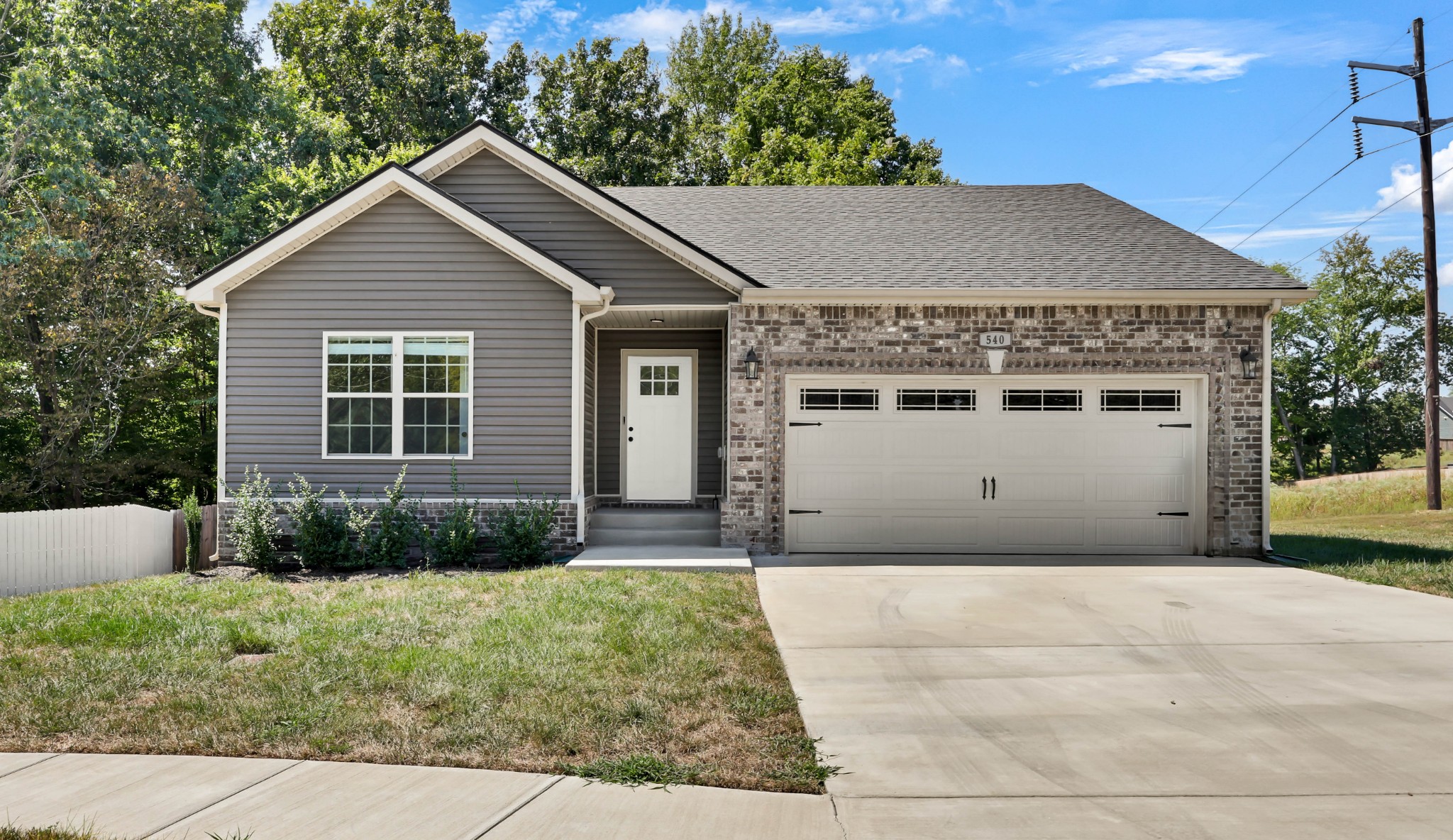 540 Lucky Ln