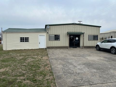 181 Stateline Rd Oak Grove KY 42262