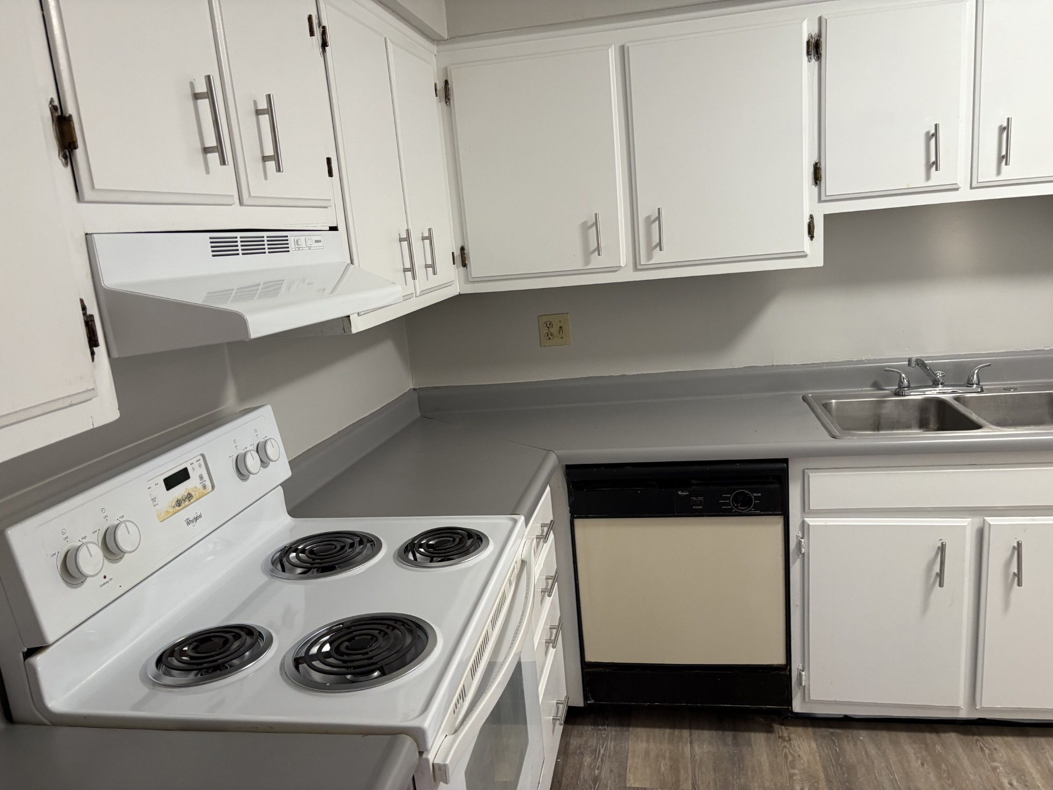 515 Basswood Ave F62