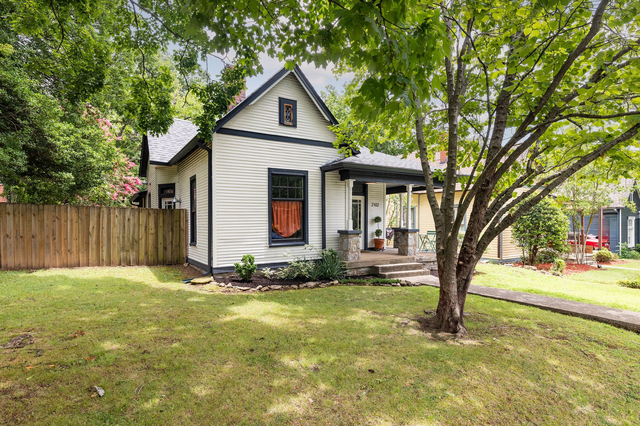 2102 Grantland Ave