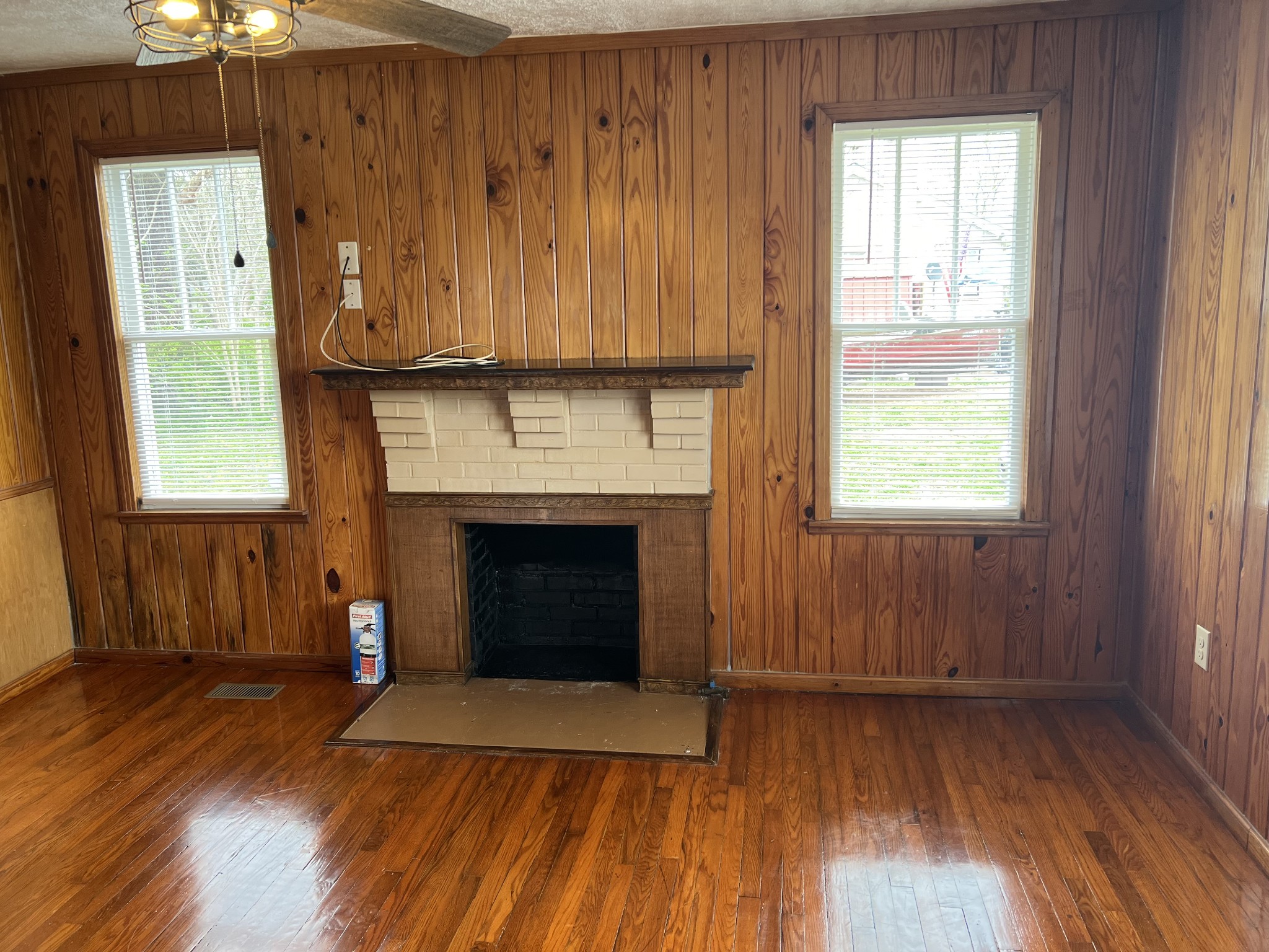 190 W Hite St