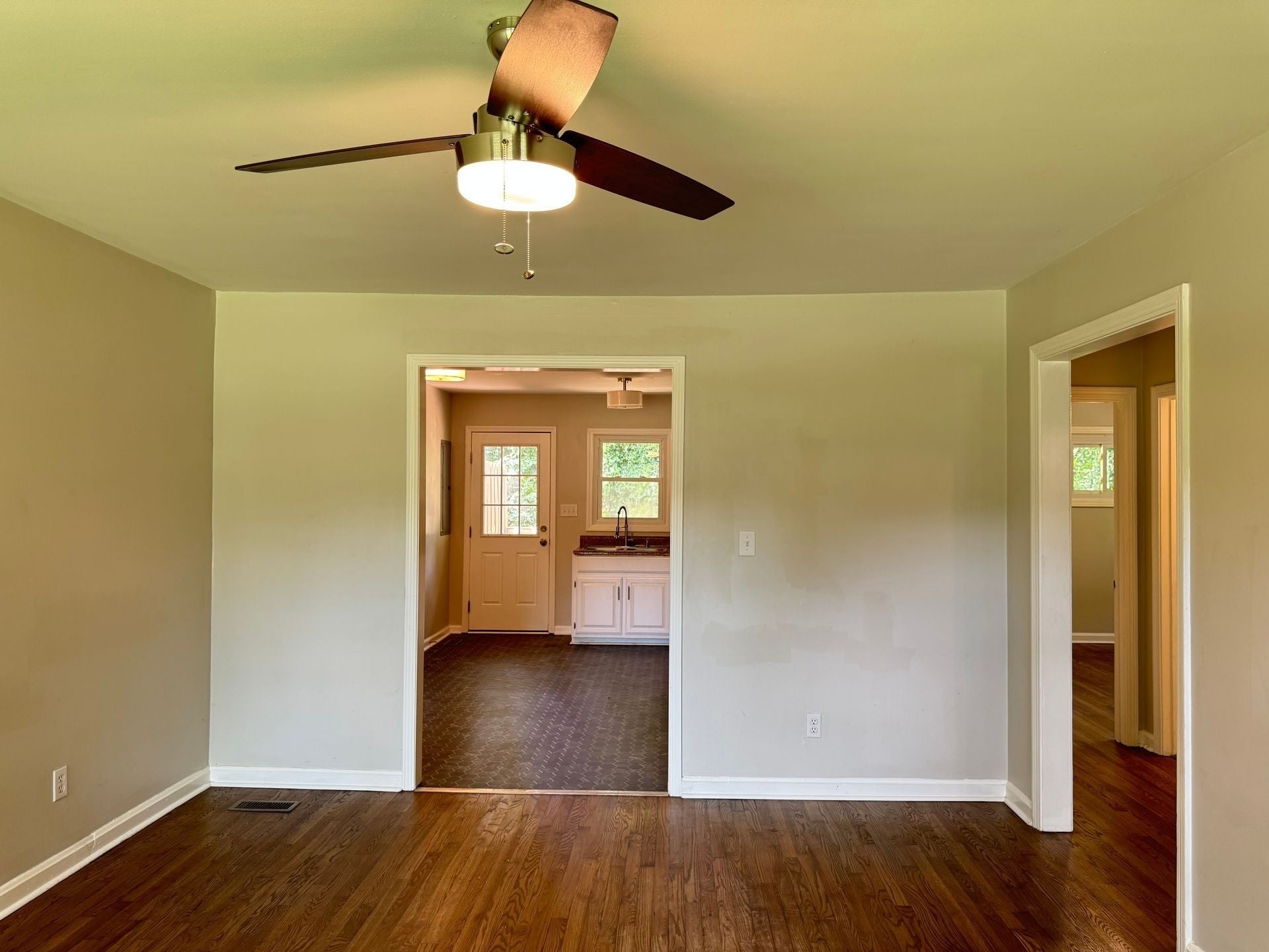 907 Elwood Dr