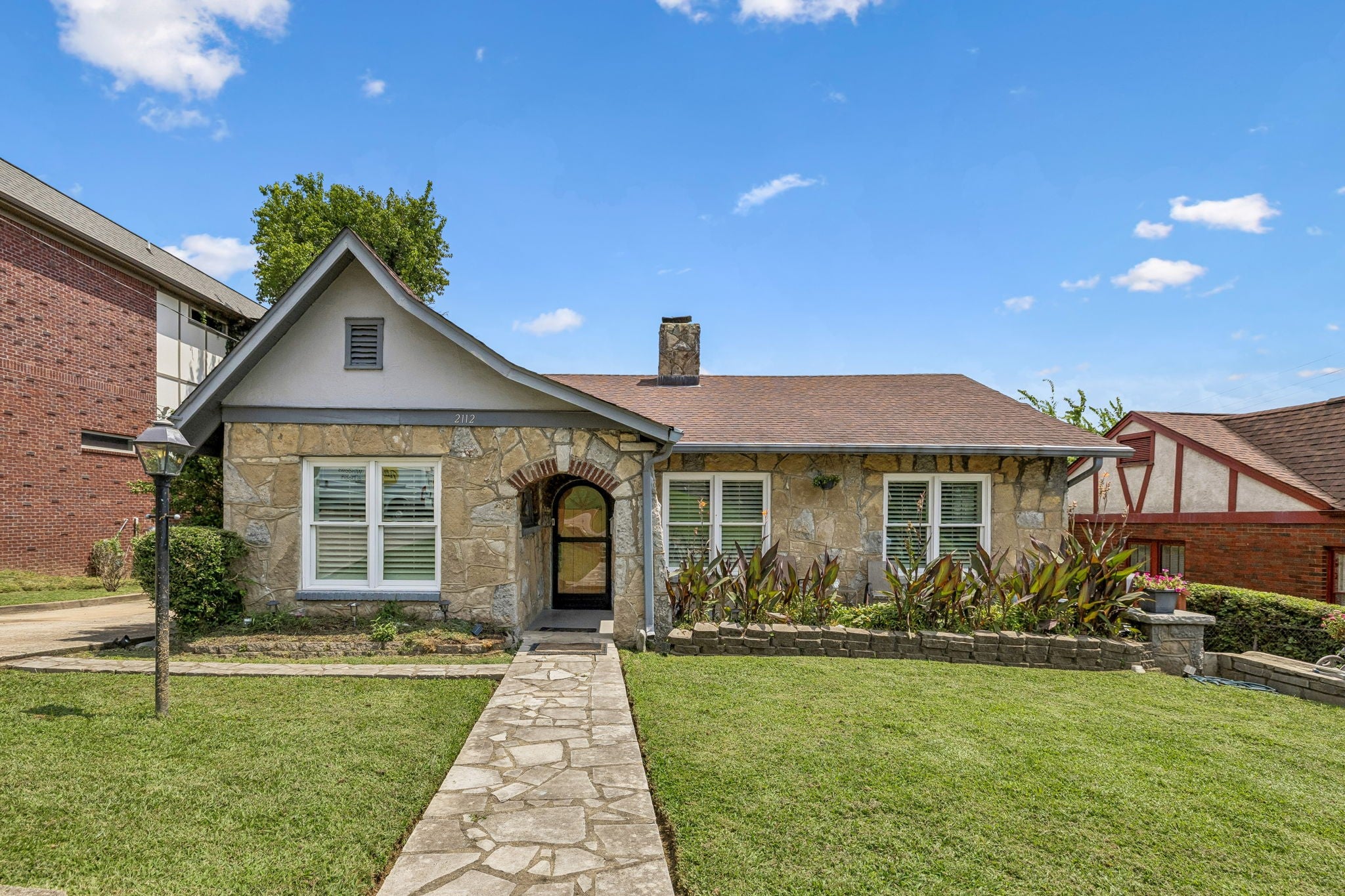2112 Eastwood Ave