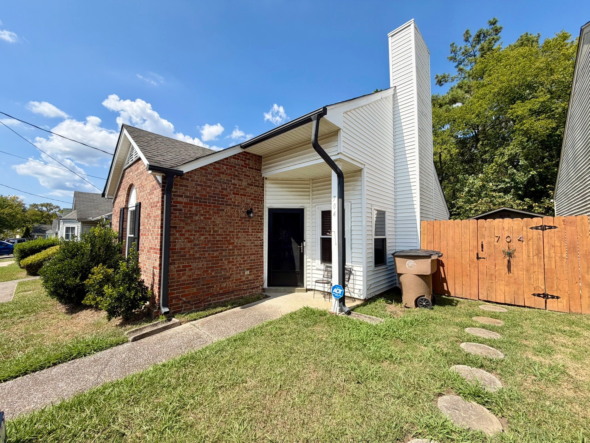 2-bed home sold in Nashville, TN 37216, 704 Maple Pl 704 Maple Pl, Nashville TN 37216 2-bed home, photo 4 of 37