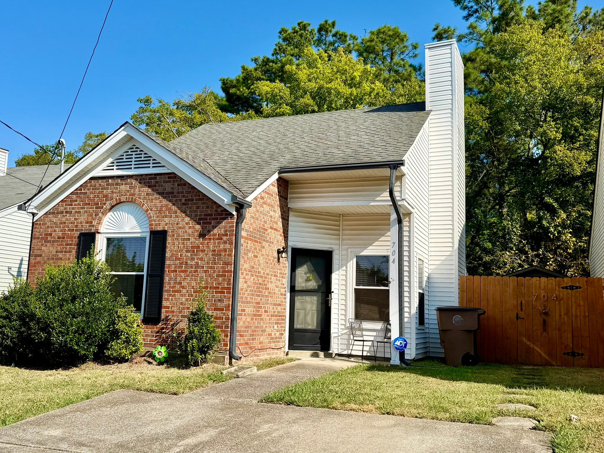 2-bed home sold in Nashville, TN 37216, 704 Maple Pl 704 Maple Pl, Nashville TN 37216 2-bed home, photo 2 of 37