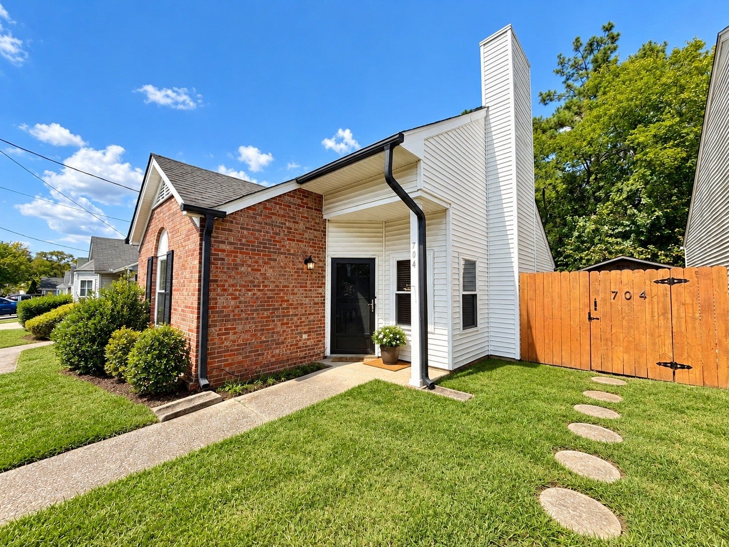 2-bed home sold in Nashville, TN 37216, 704 Maple Pl 704 Maple Pl, Nashville TN 37216 2-bed home, photo 3 of 37