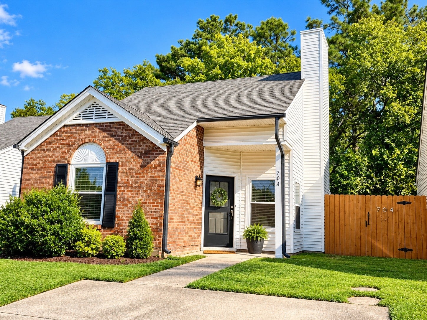 2-bed home sold in Nashville, TN 37216, 704 Maple Pl 704 Maple Pl, Nashville TN 37216 2-bed home, photo 1 of 37