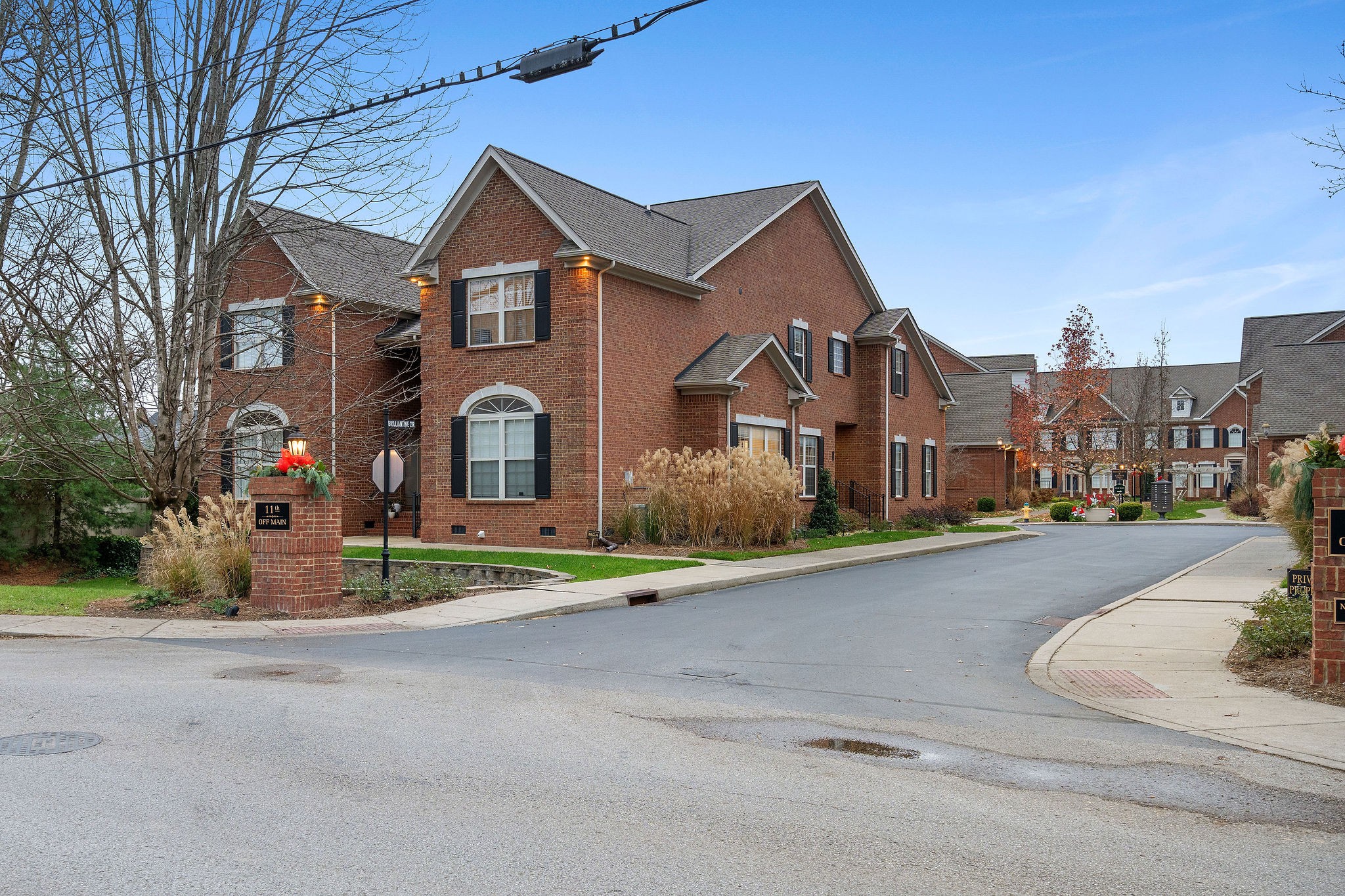 128 Brilliantine Cir