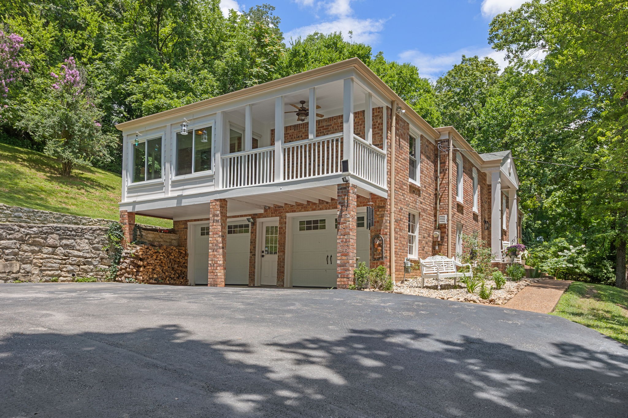 925 Green Valley Dr