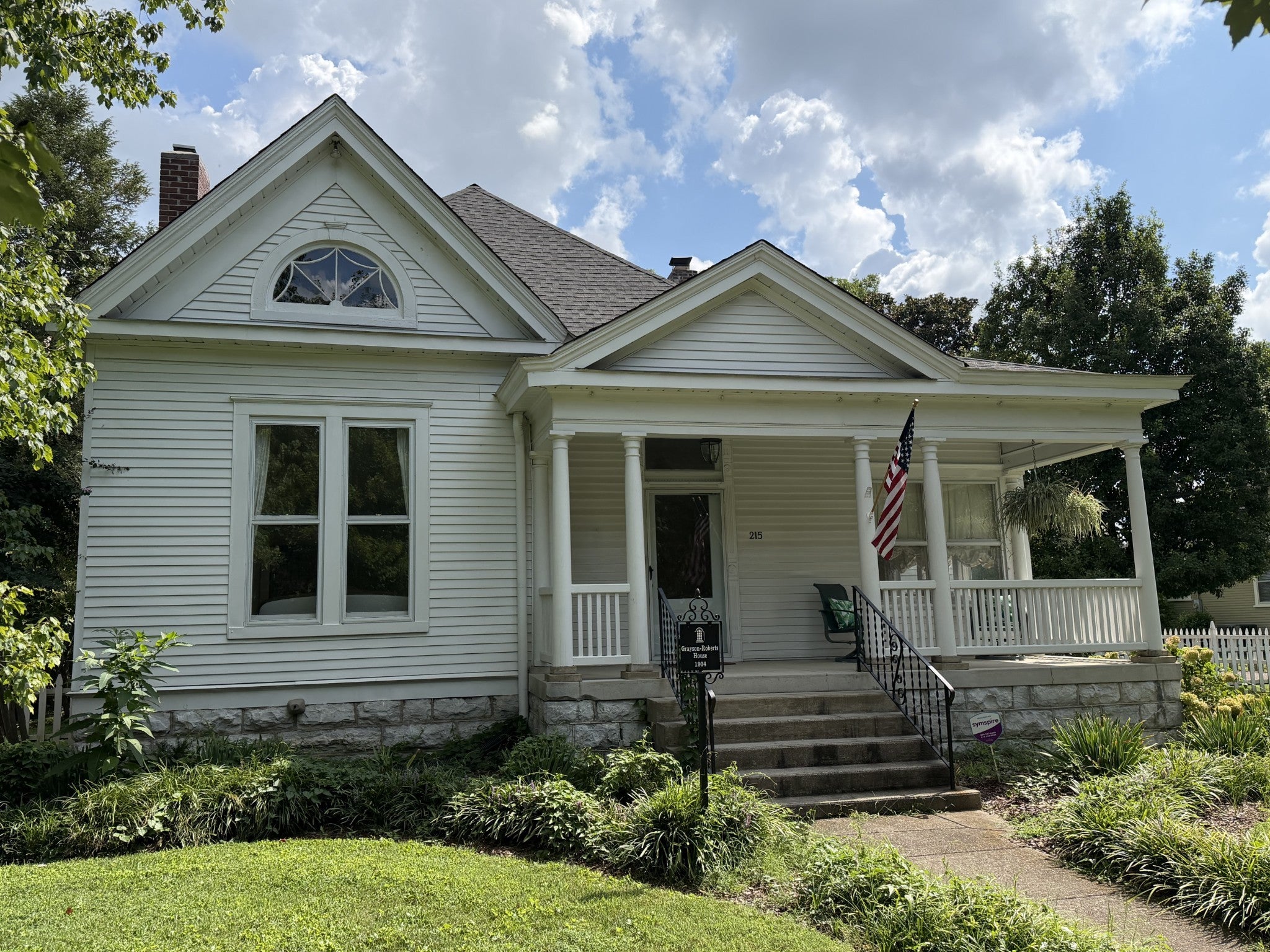 215 4th Ave S