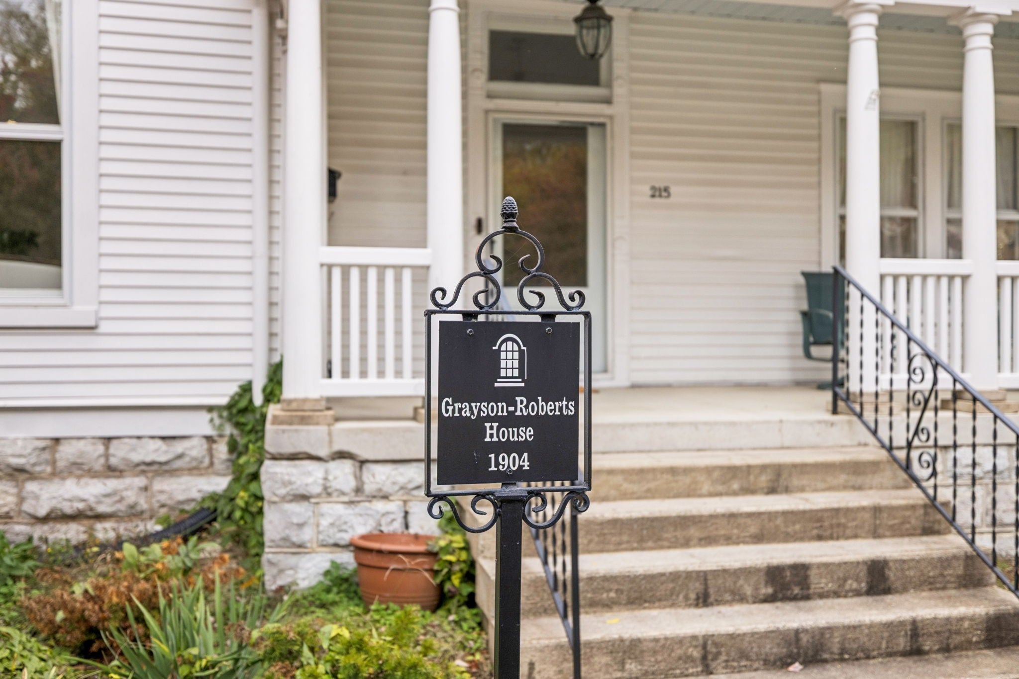 215 4th Ave S