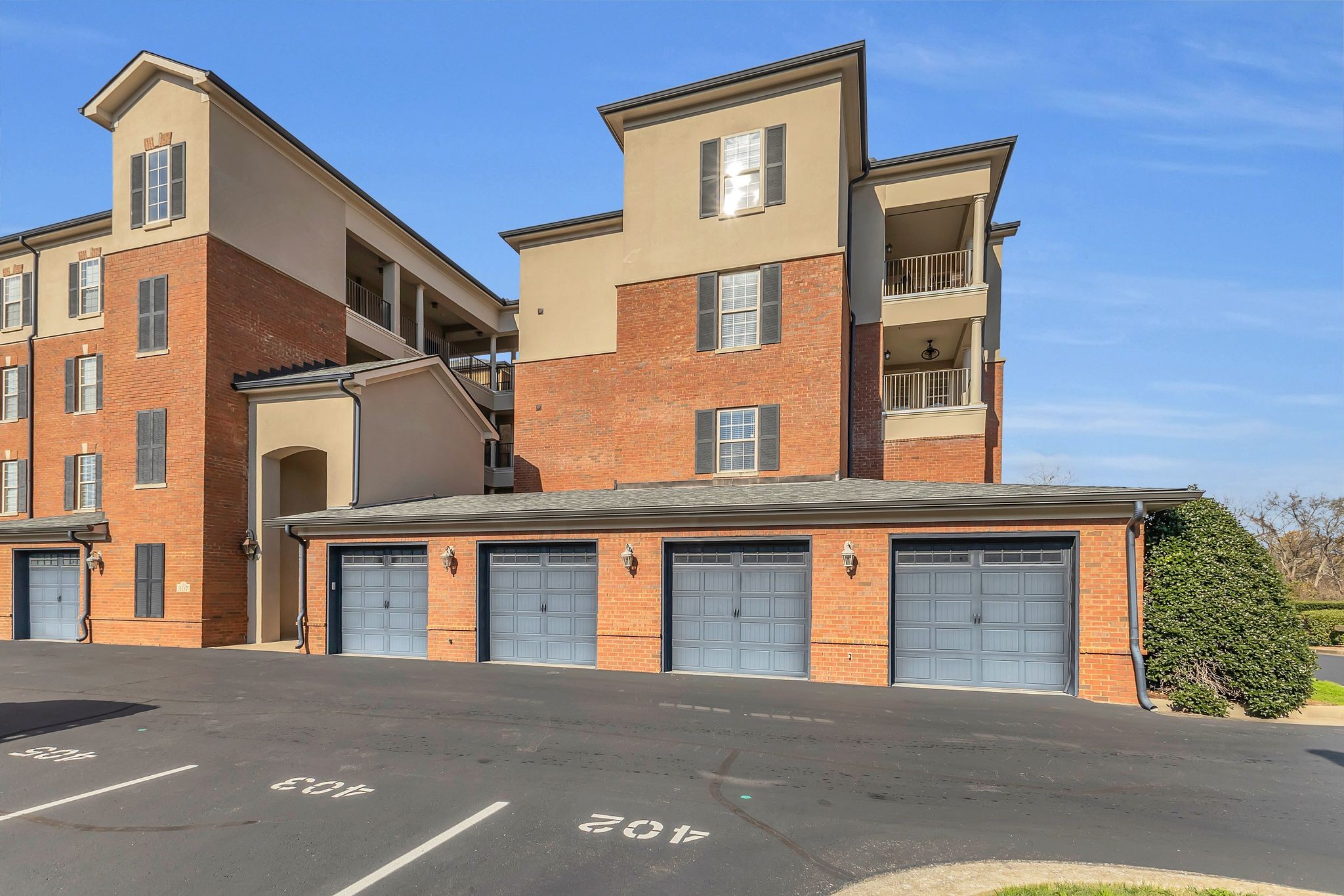 307 Seven Springs Way 402