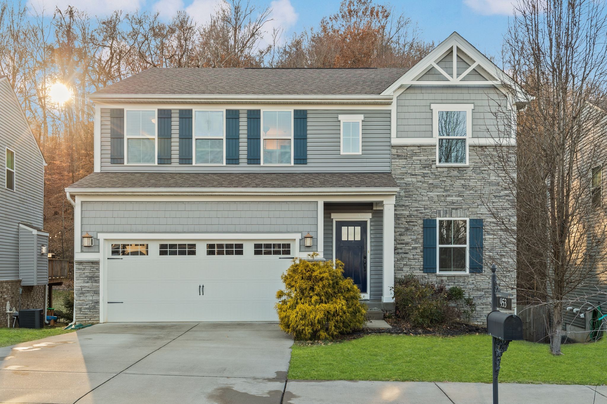 953 Fairdale Ct