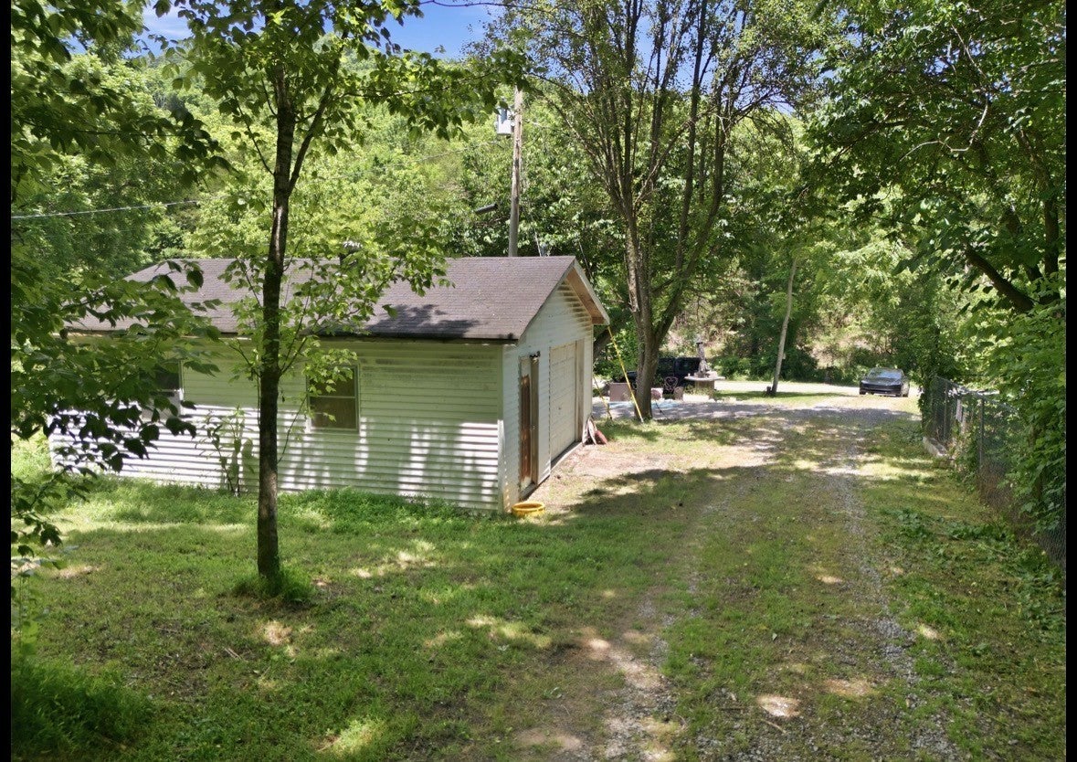 17 Dog Branch Rd S