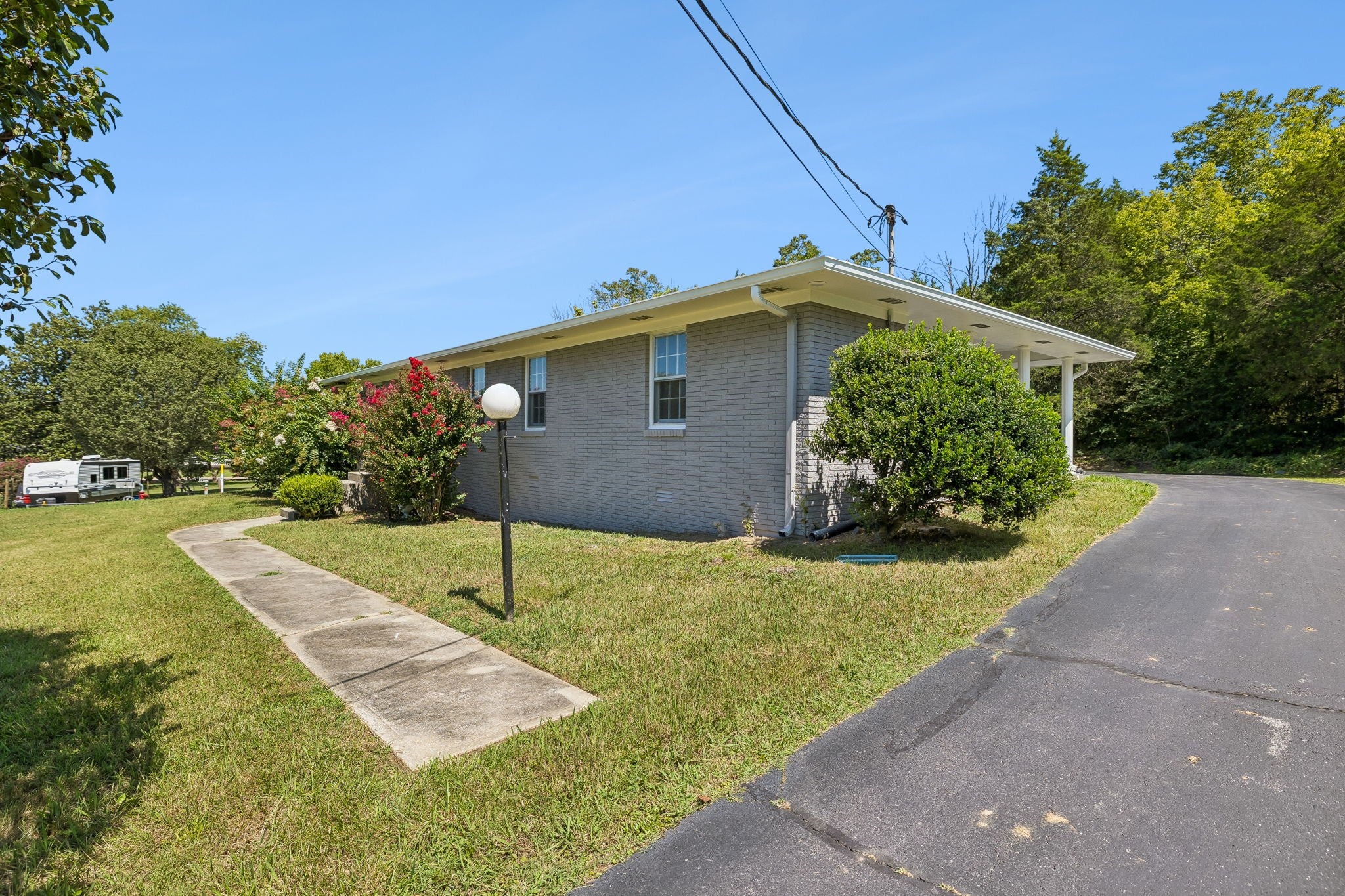 212 Dixon Springs Hwy