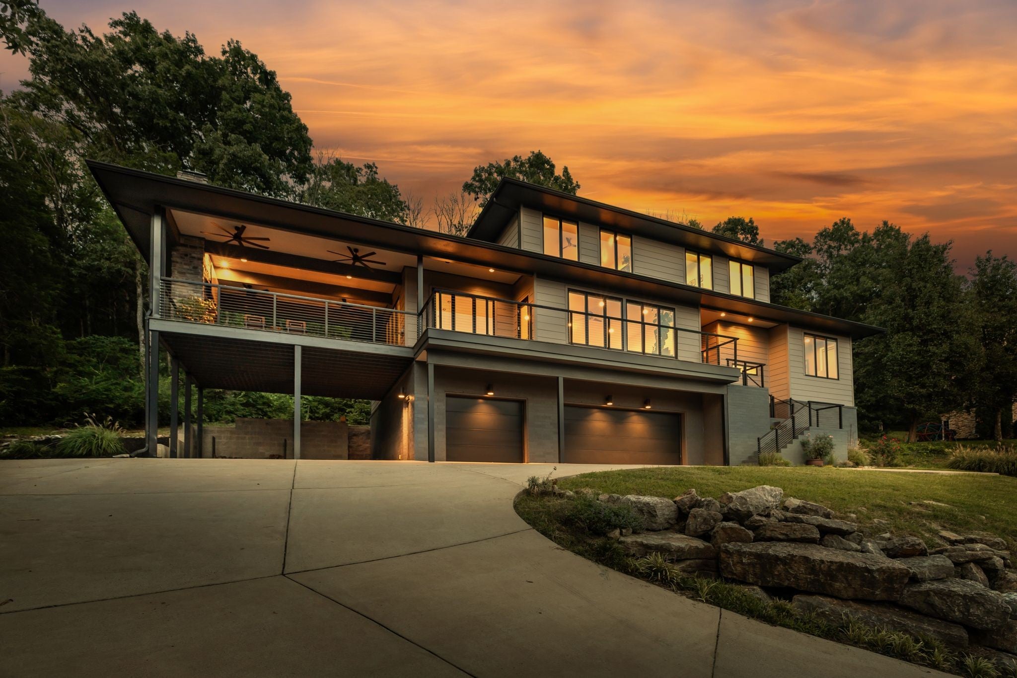 6045 Woodland Hills Dr