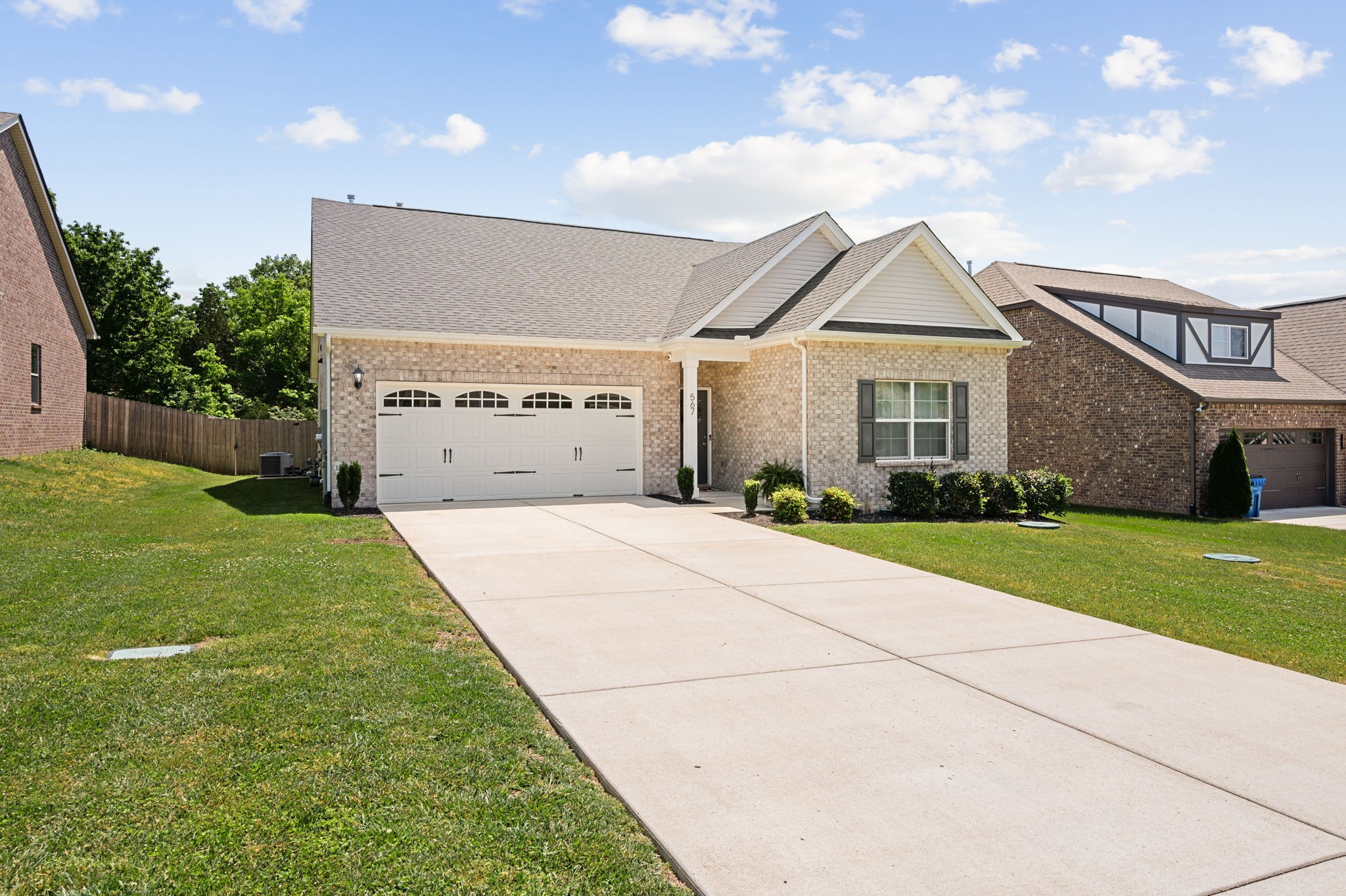 567 Oakvale Ln